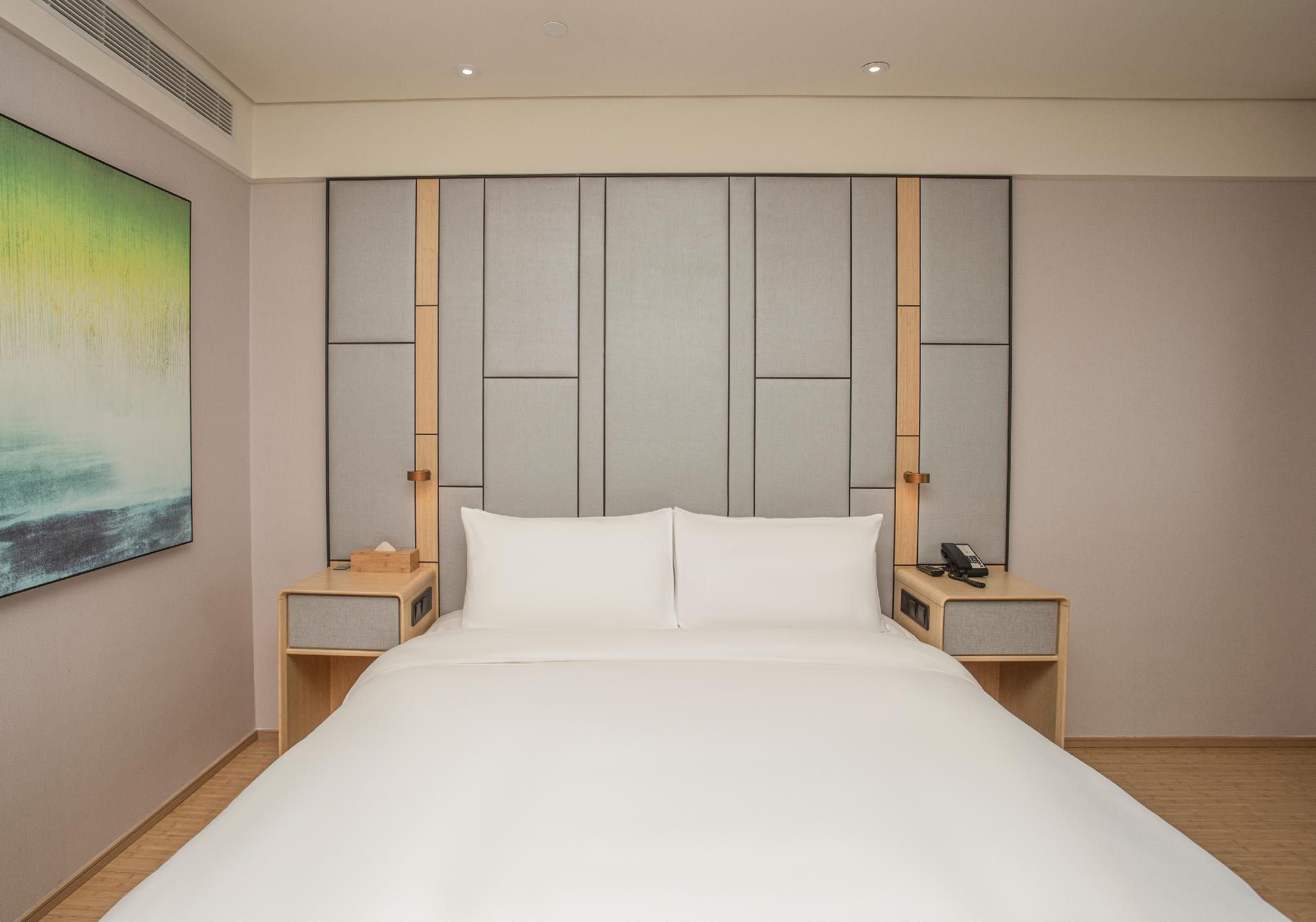 Huazhu - Room With Bed