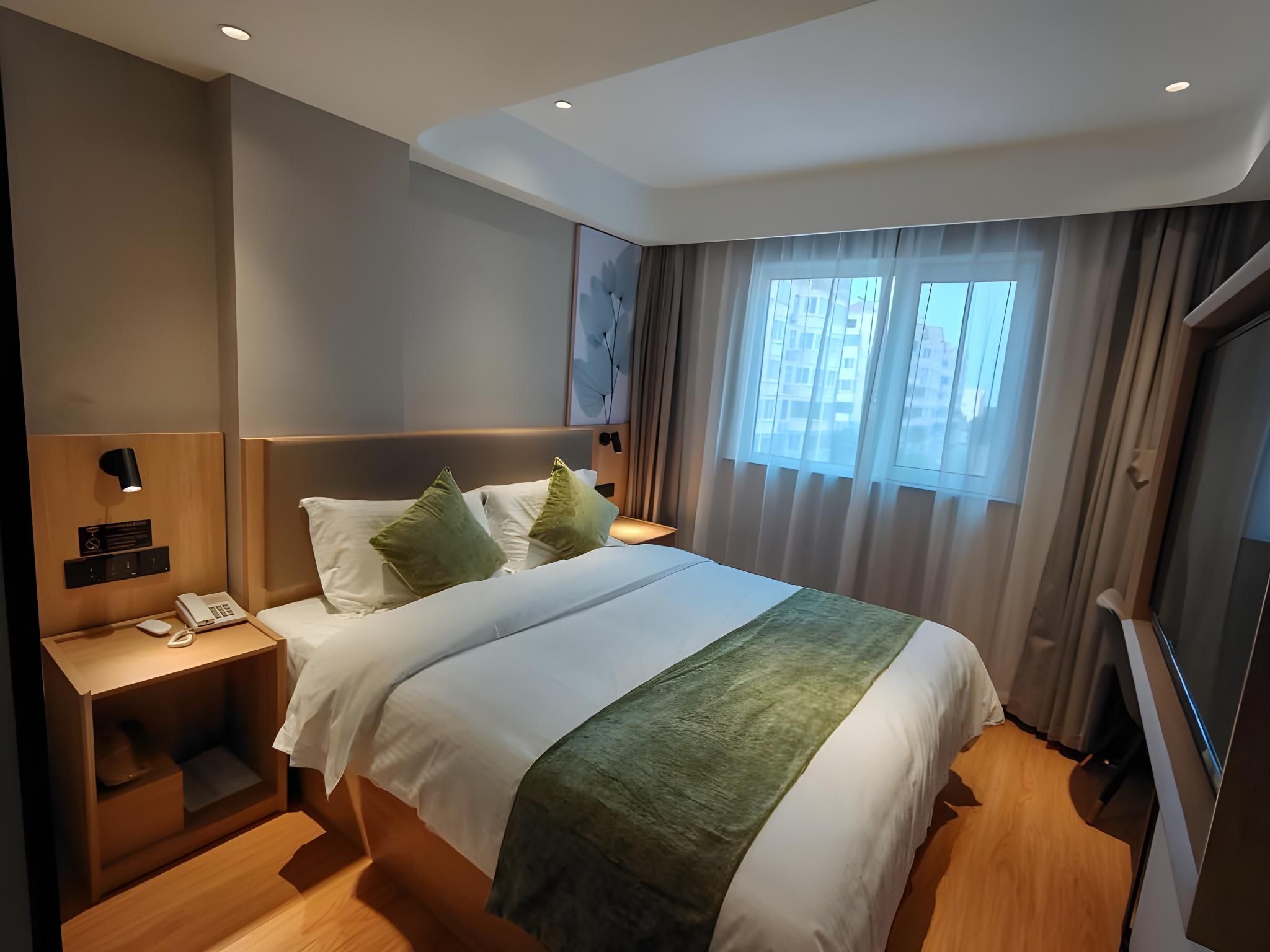 Hotel Queen Room