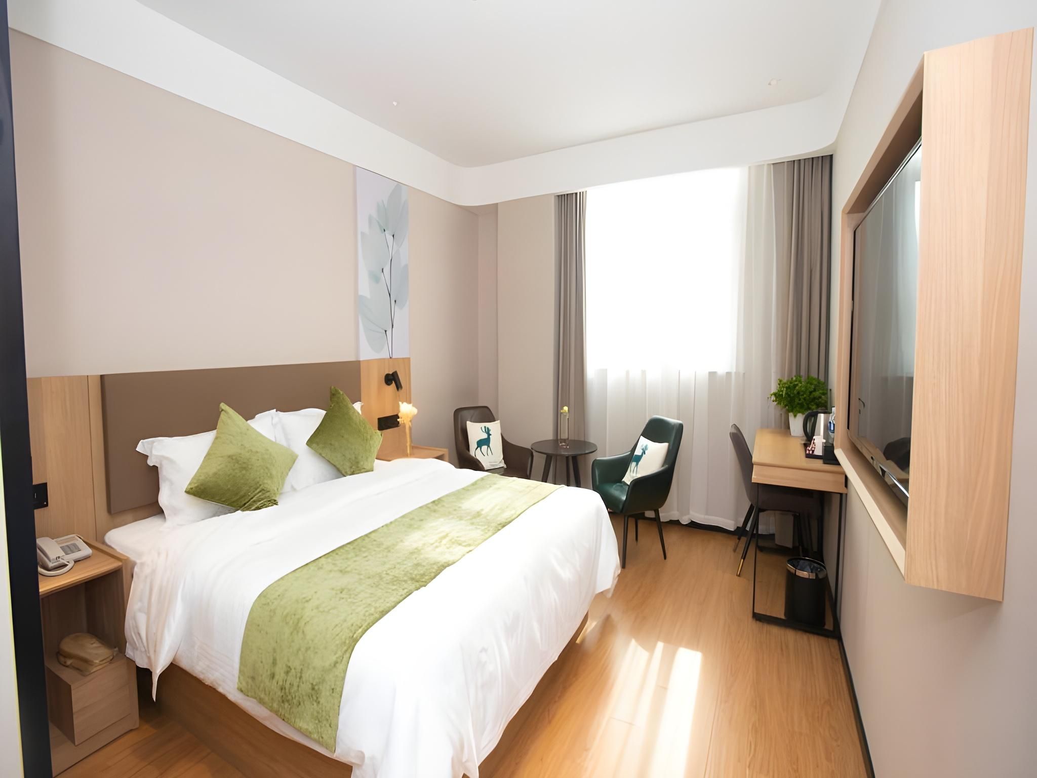 Queen Deluxe Room
