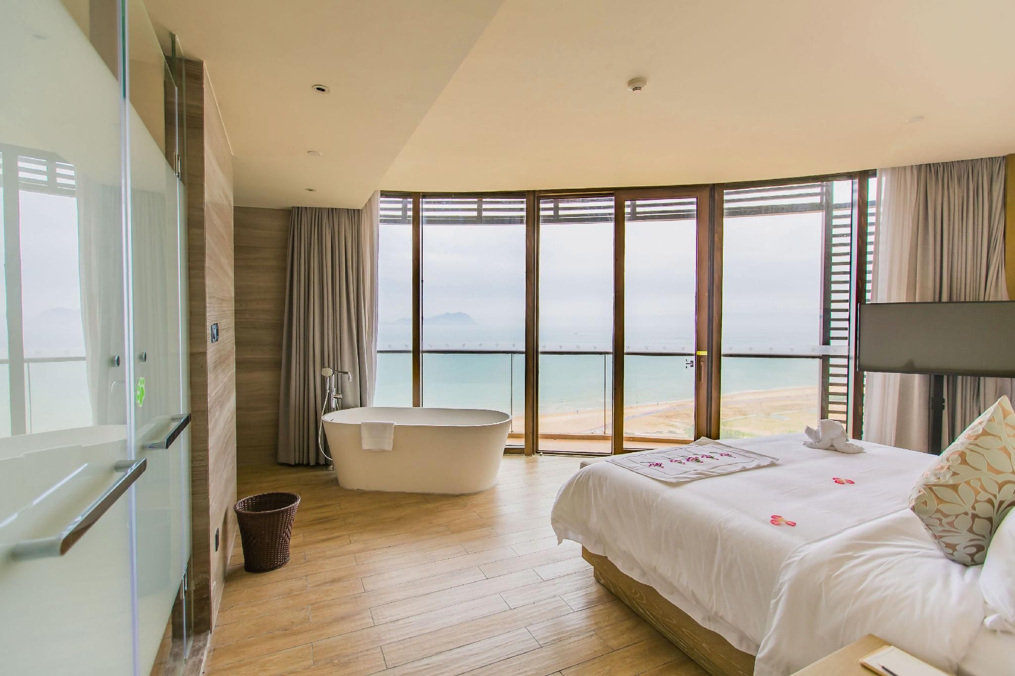 Deluxe Suite with Sea View