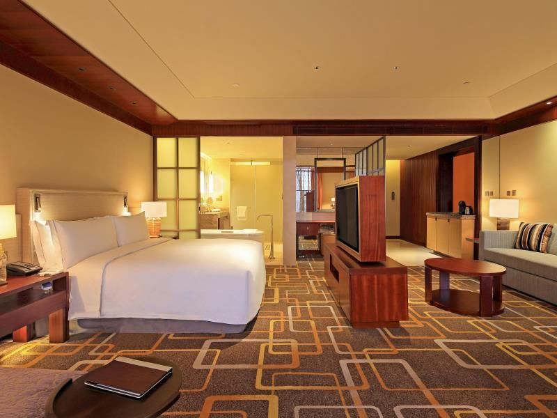 King One Bedroom Deluxe Suite - Ocean View