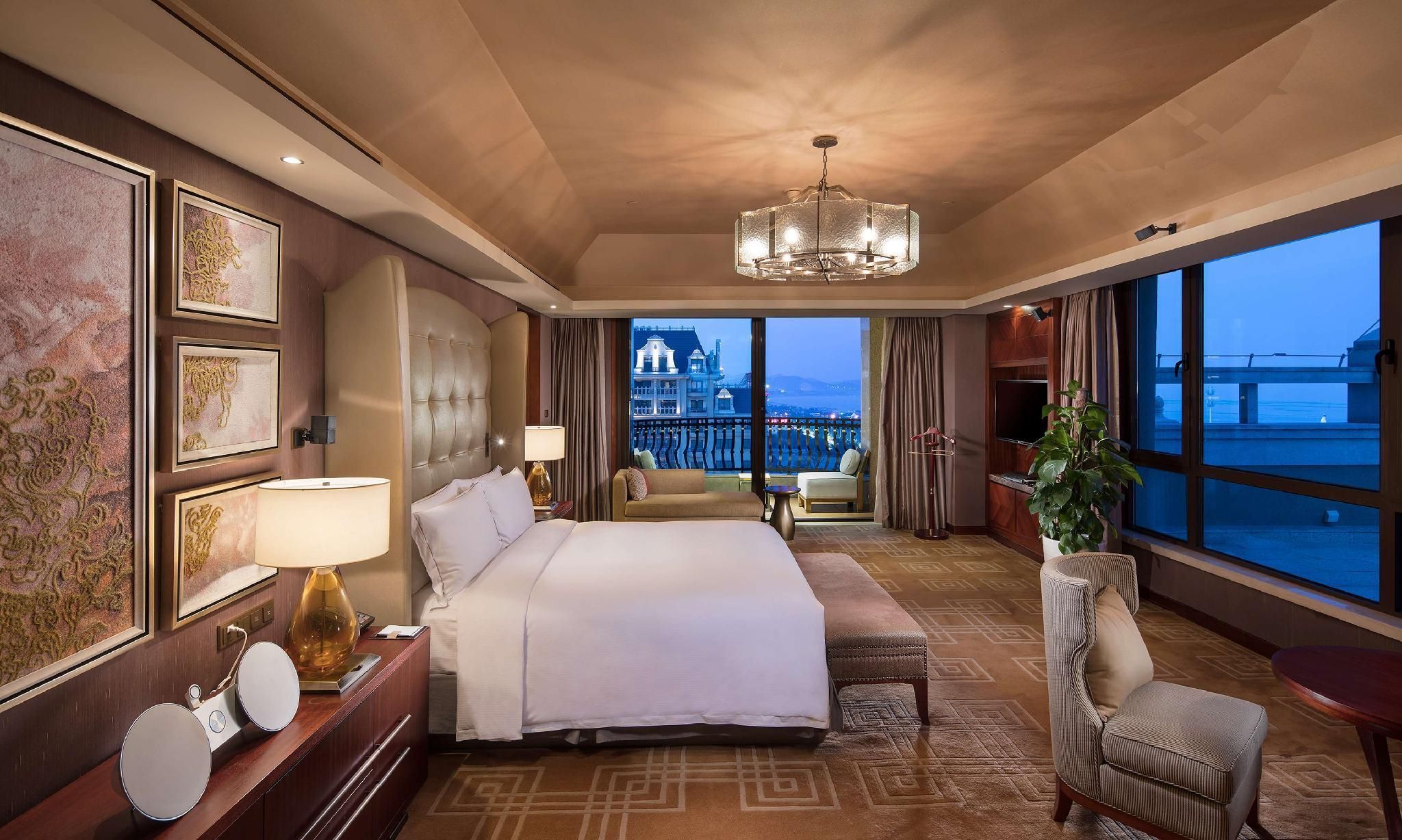 PRESIDENTIAL SUITE - OCEAN VIEW LOUNGE ACCESS