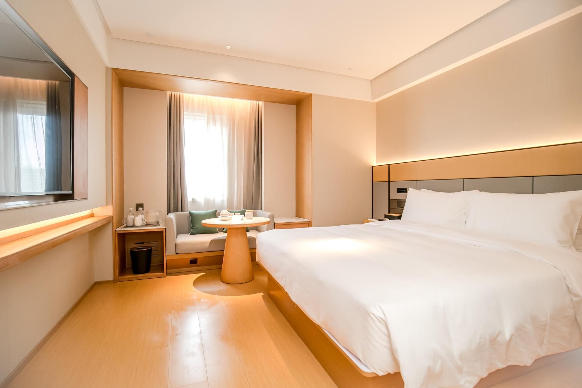 Huazhu - Room With Bed
