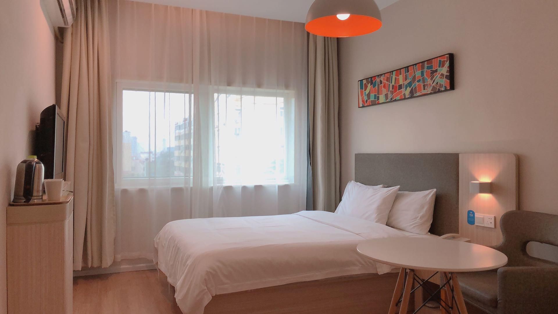 Huazhu - Room With Bed