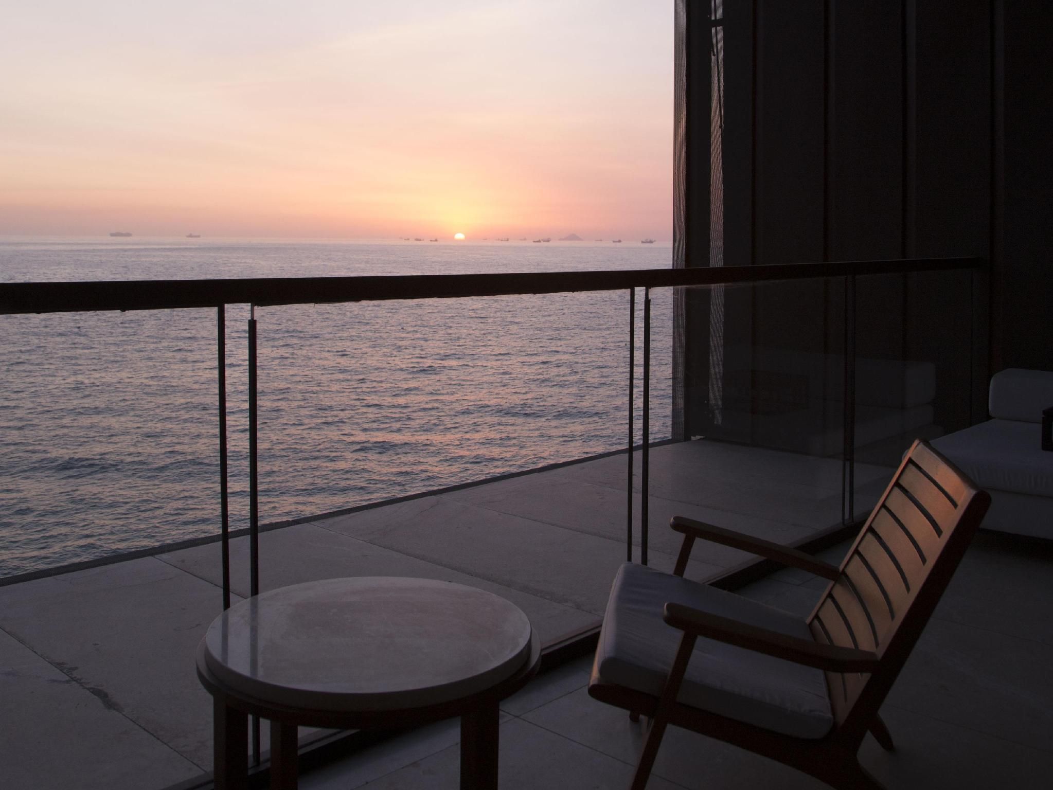 Deluxe SeaView Suite, Suite