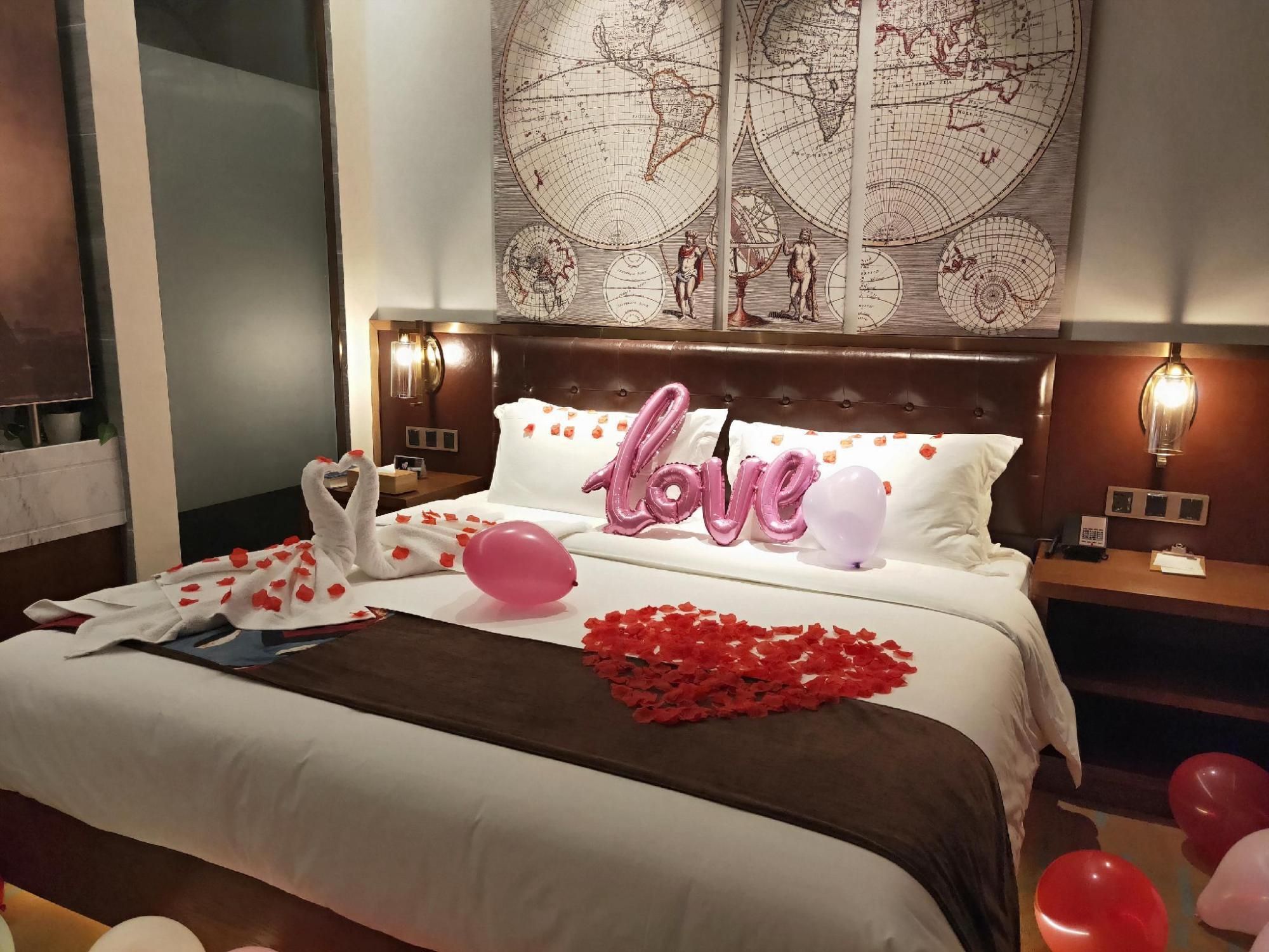 James Joyce - Chunxiang Bed Room