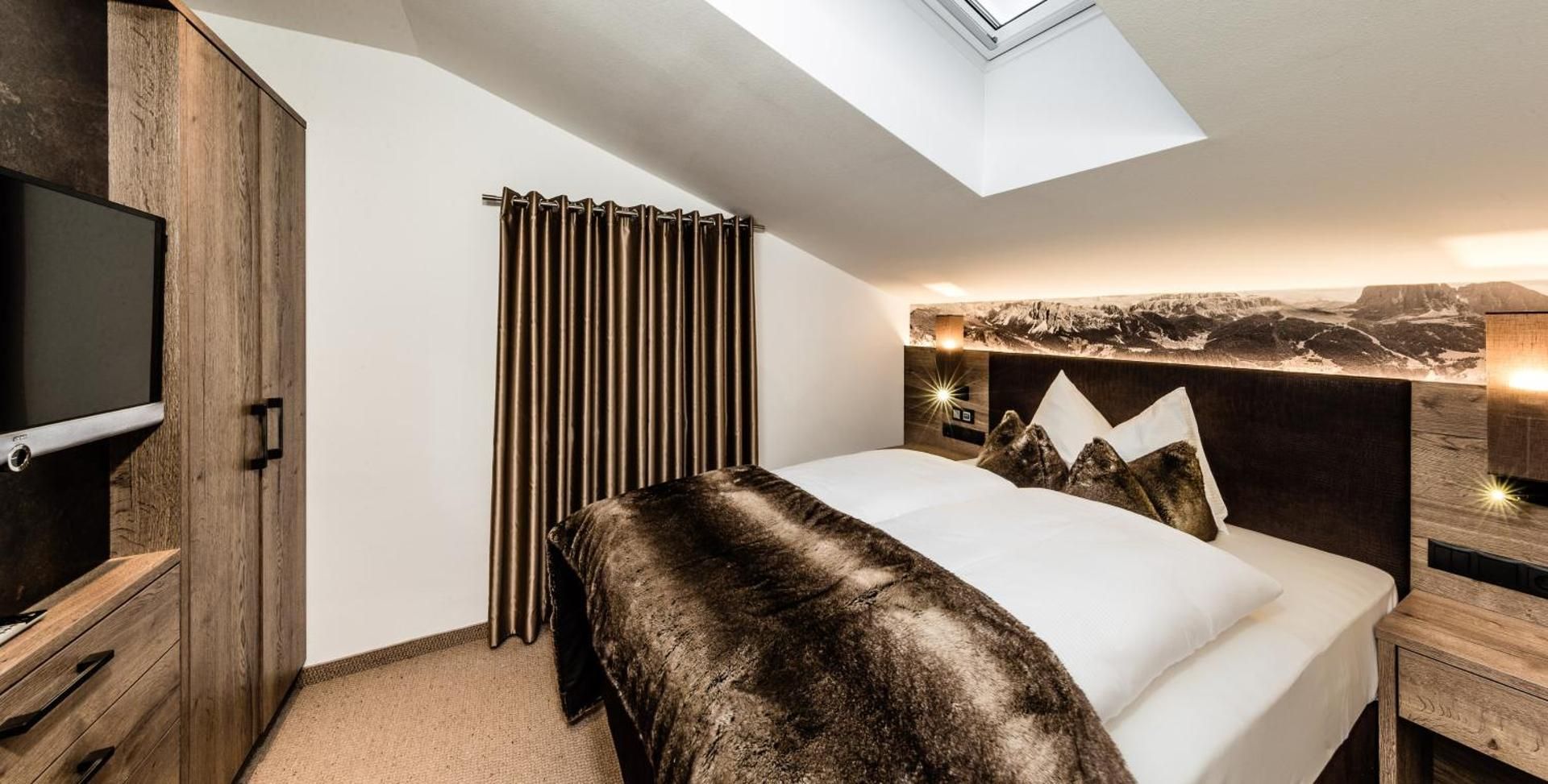 One-Bedroom Apartment with Balcony