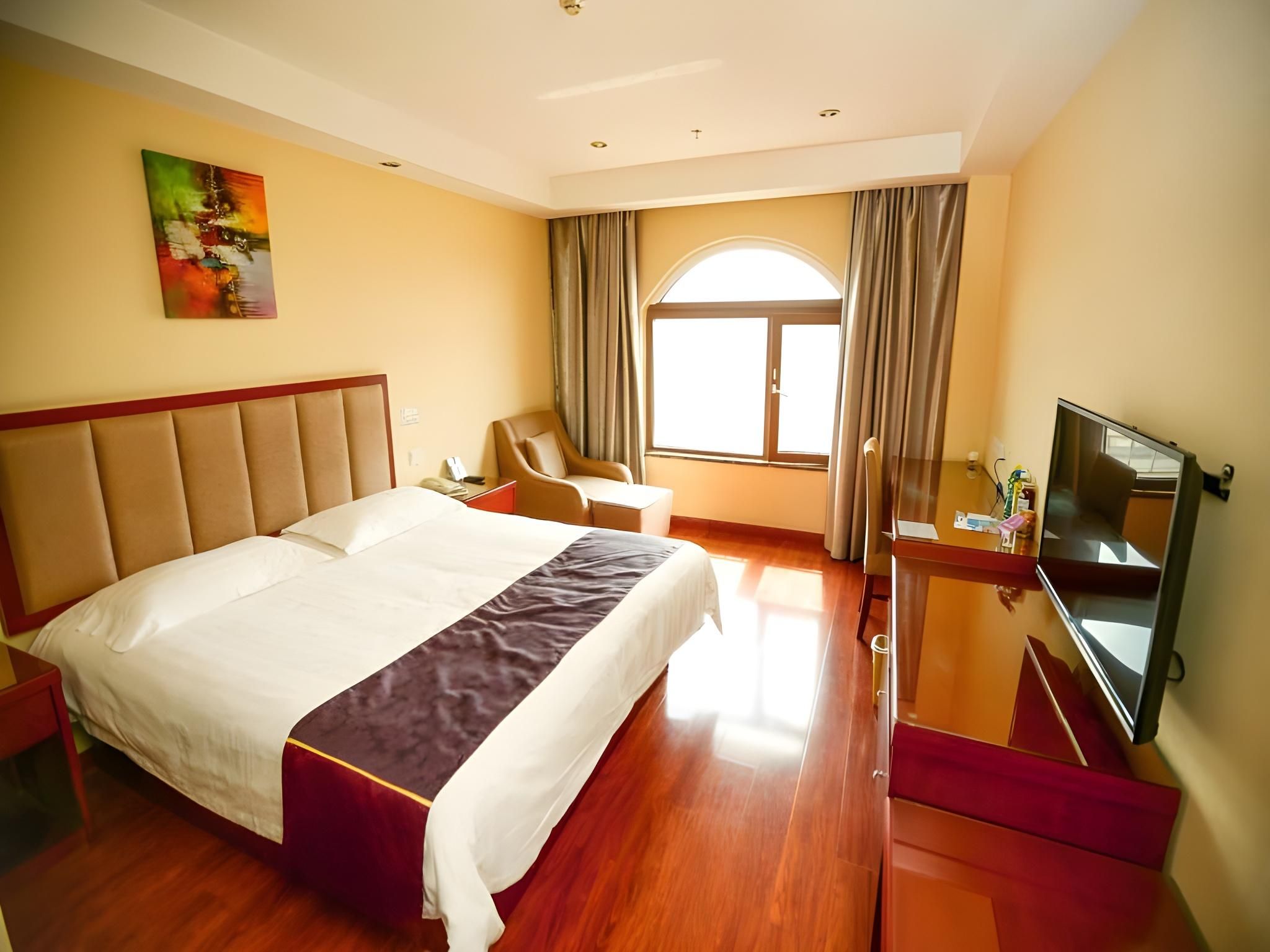 Queen Room with View