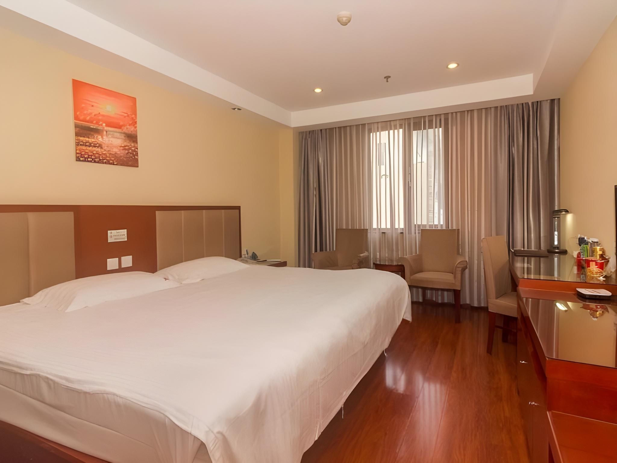 GTI - 1 Bed Guest Room, 2.4M Bed