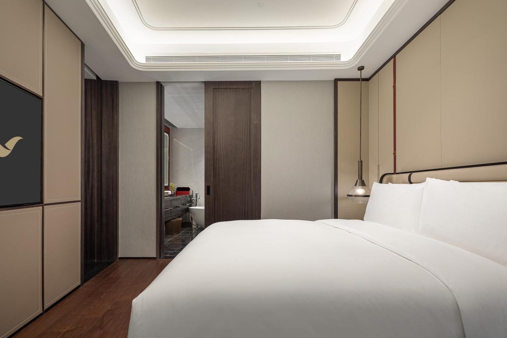 Movenpick Deluxe Suite Room
