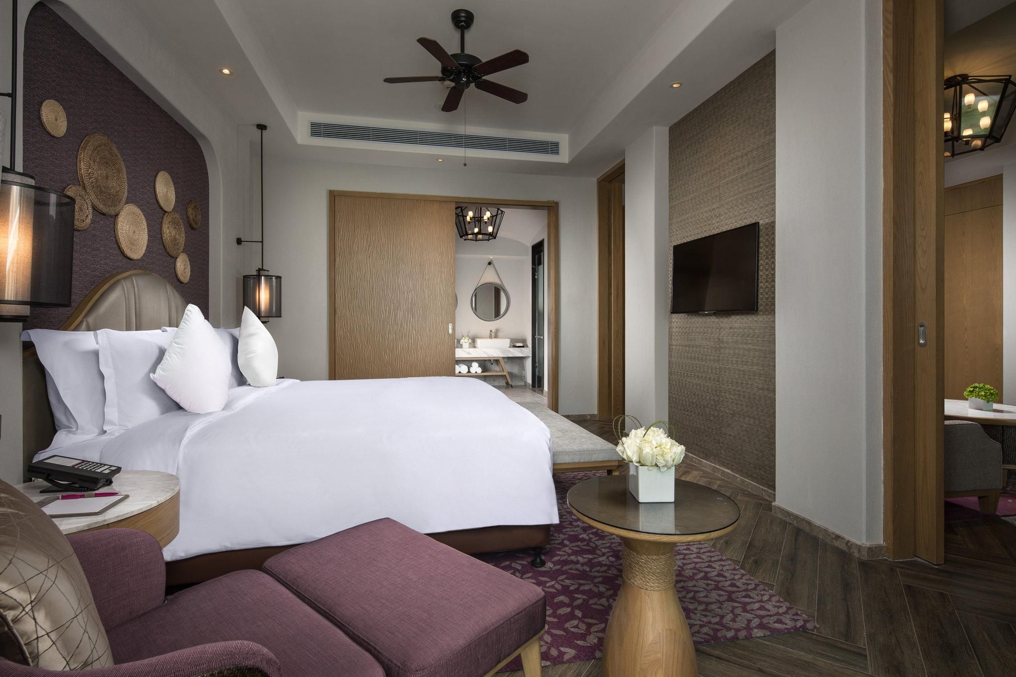 1 Bedroom Suite Lounge Access