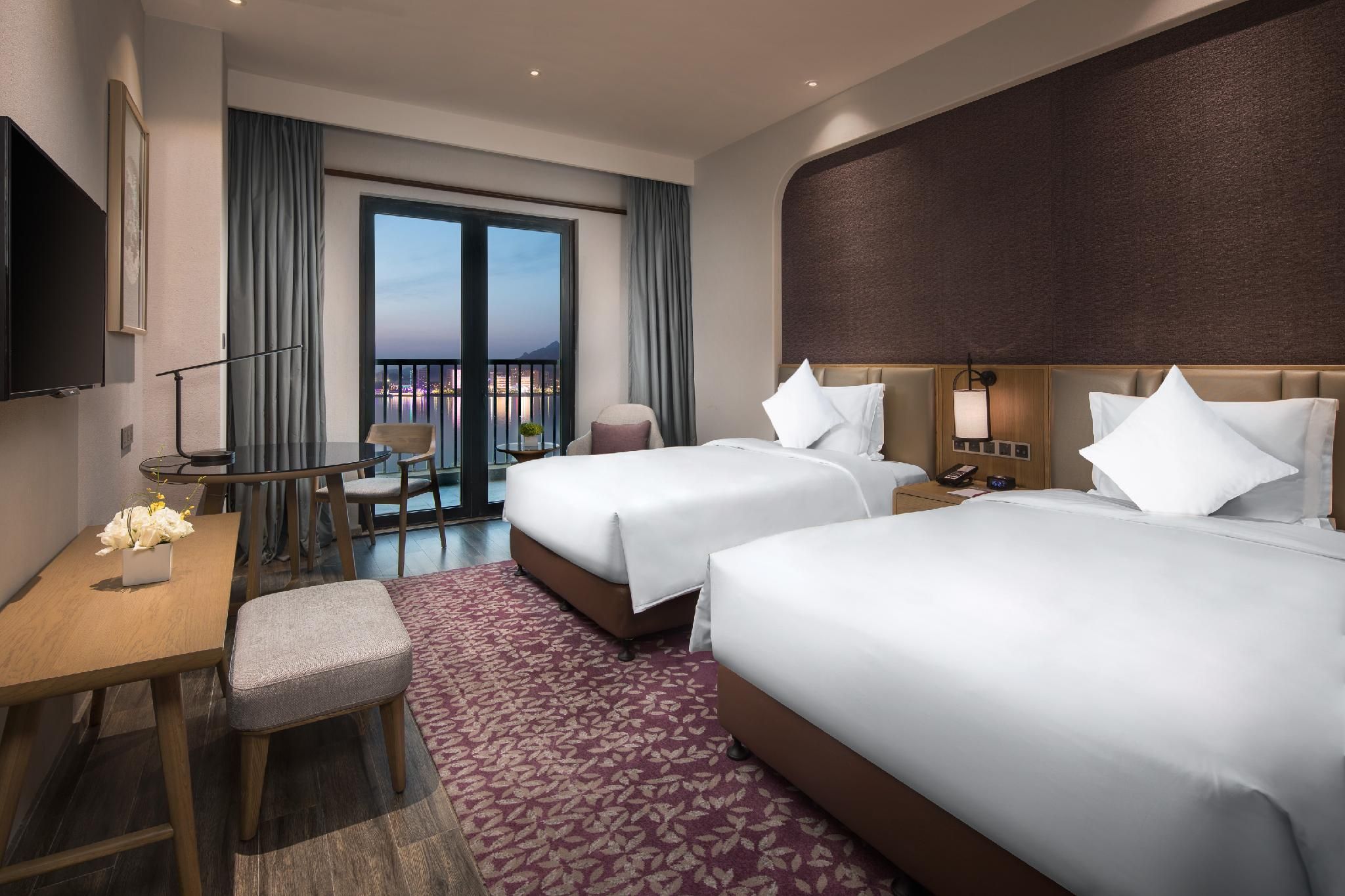 2 Twin Premium Lounge Access