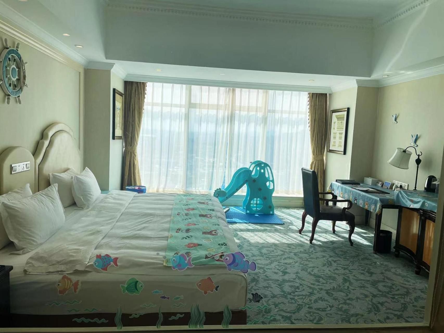Family Room with Sea View