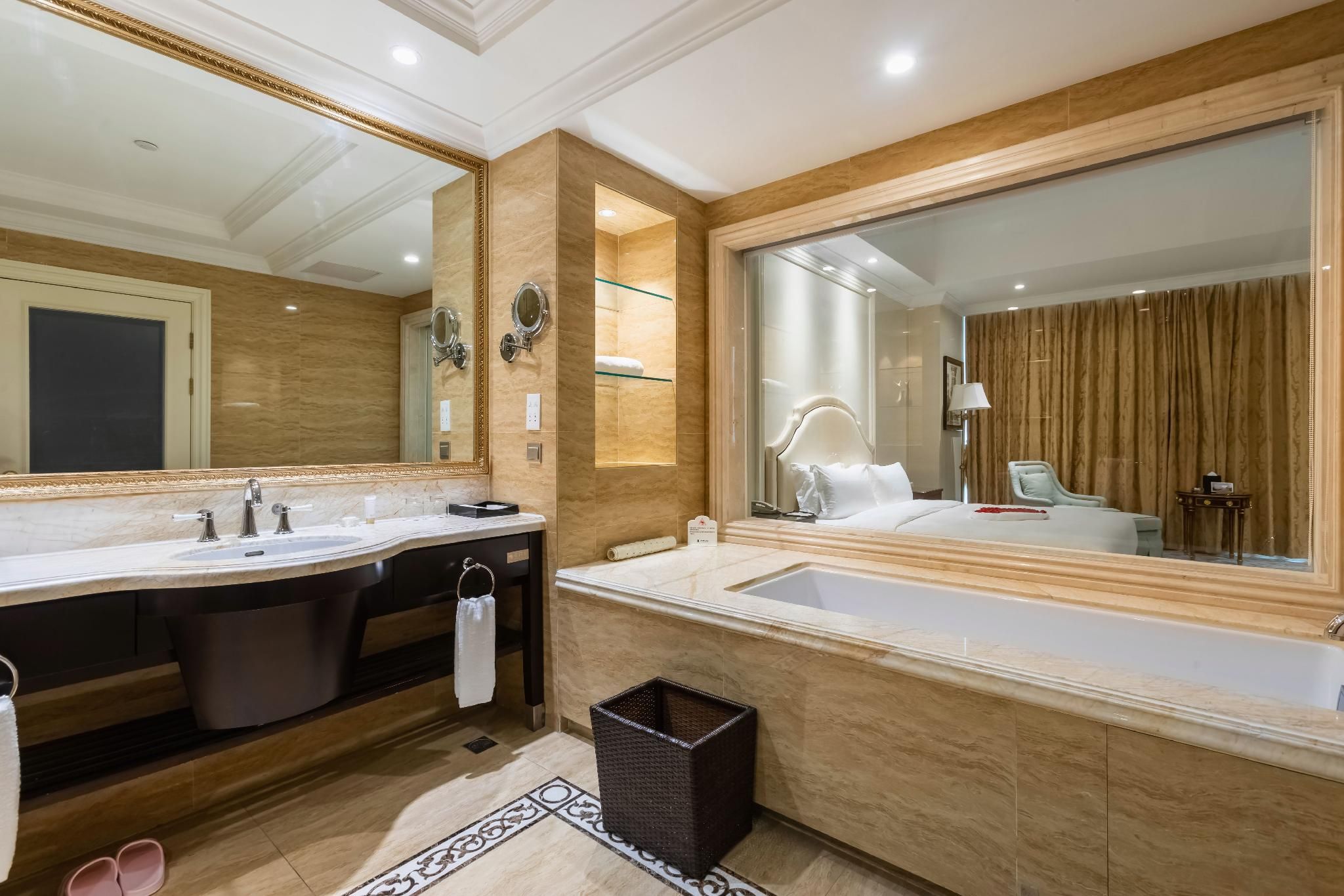 Qingdao Jianxin International Hotel Double Room with Cinema 3