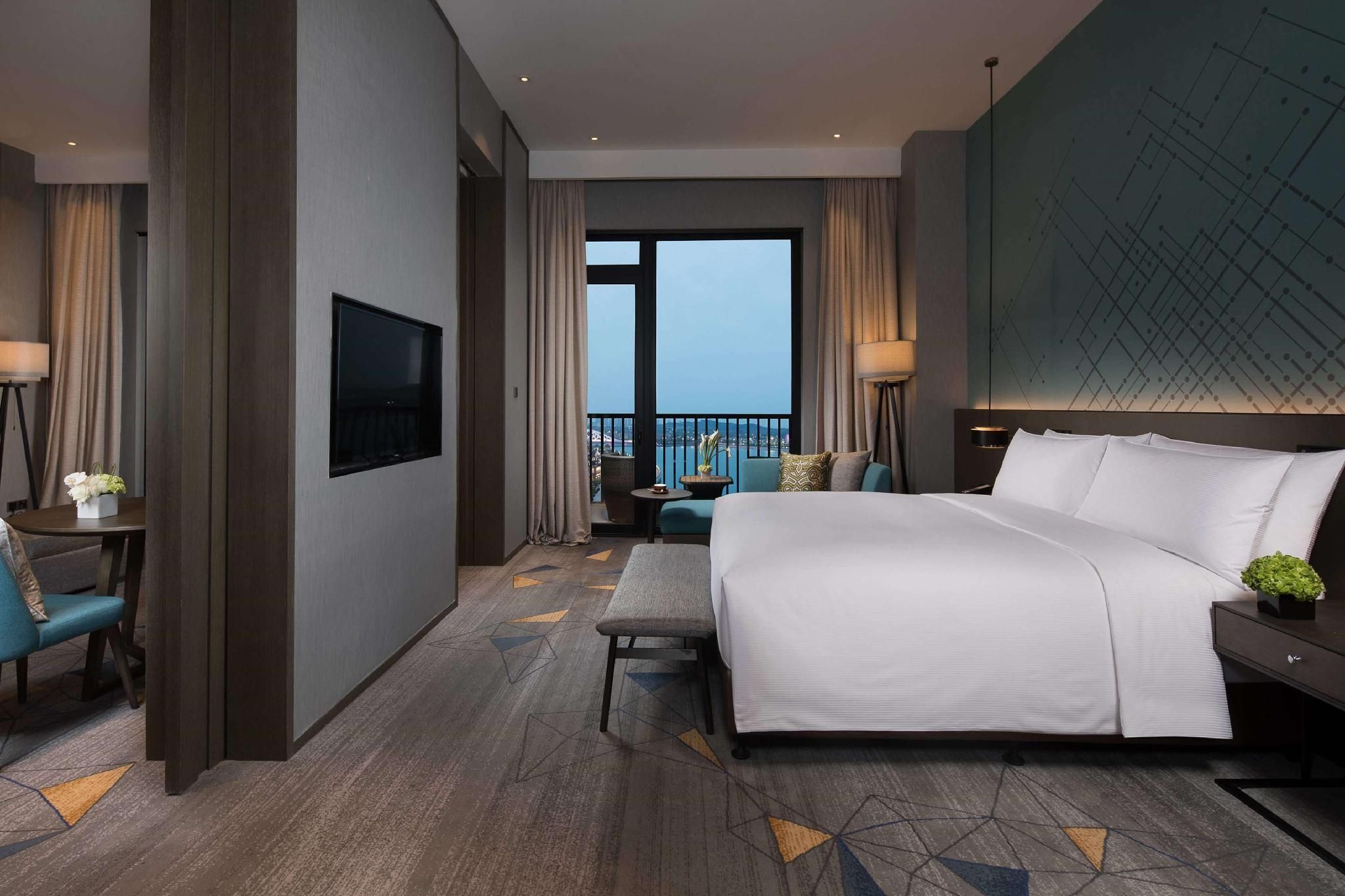 King One Bedroom Suite Sea View