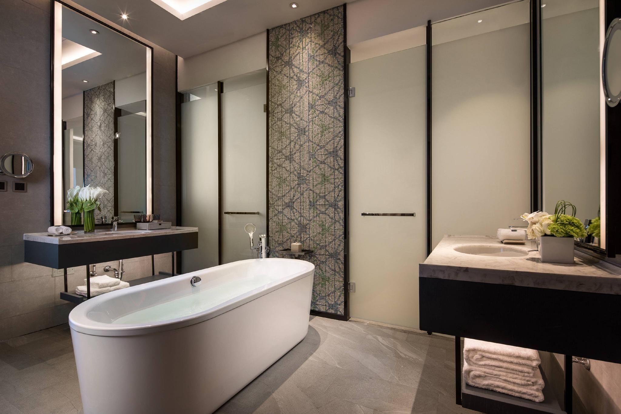 King One Bedroom Suite Sea View