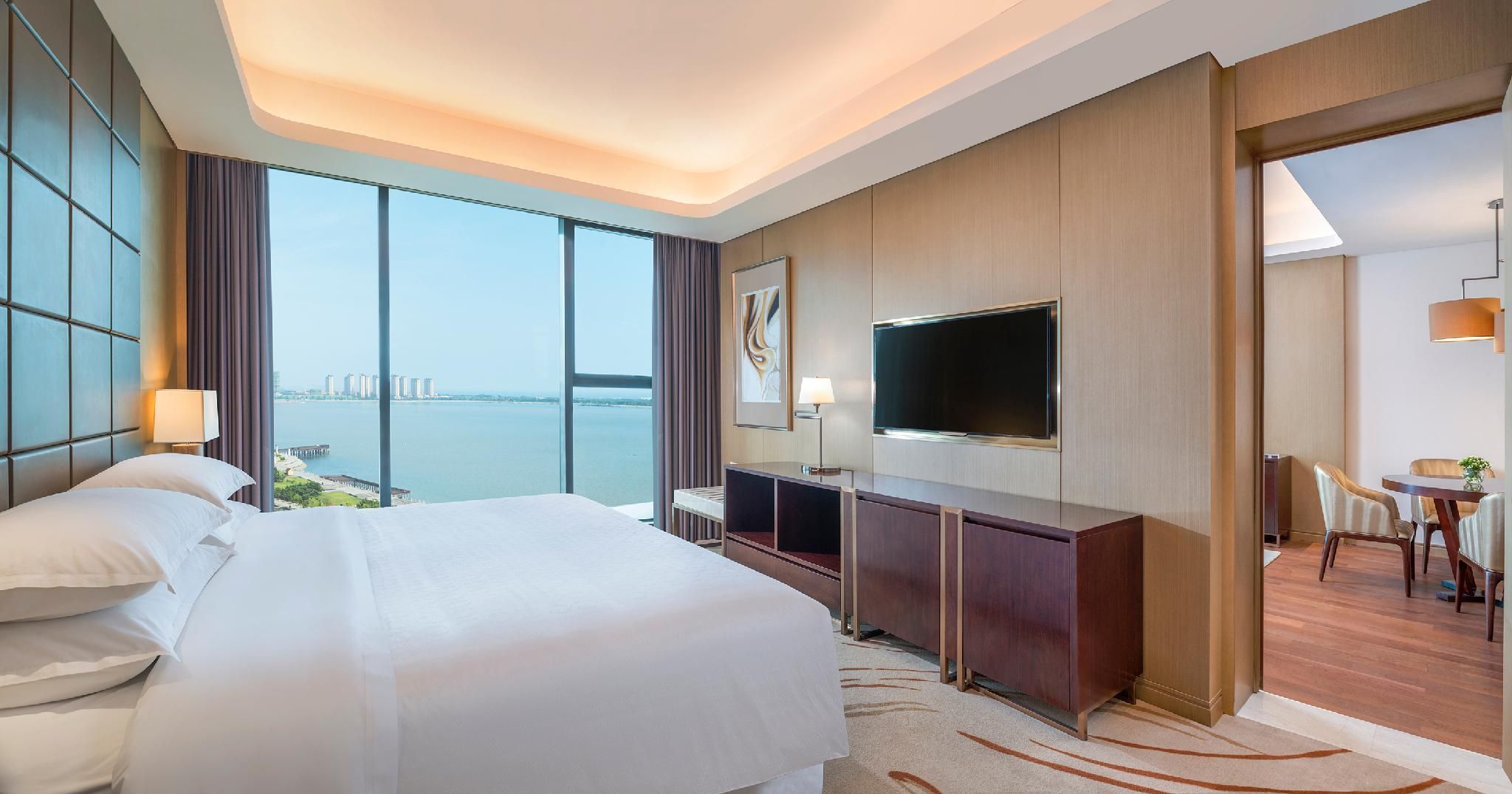 Club lounge access, 1 Bedroom Suite, 1 King, Ocean view