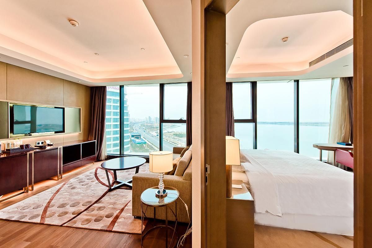 Club lounge access, 1 Bedroom Suite, 1 King