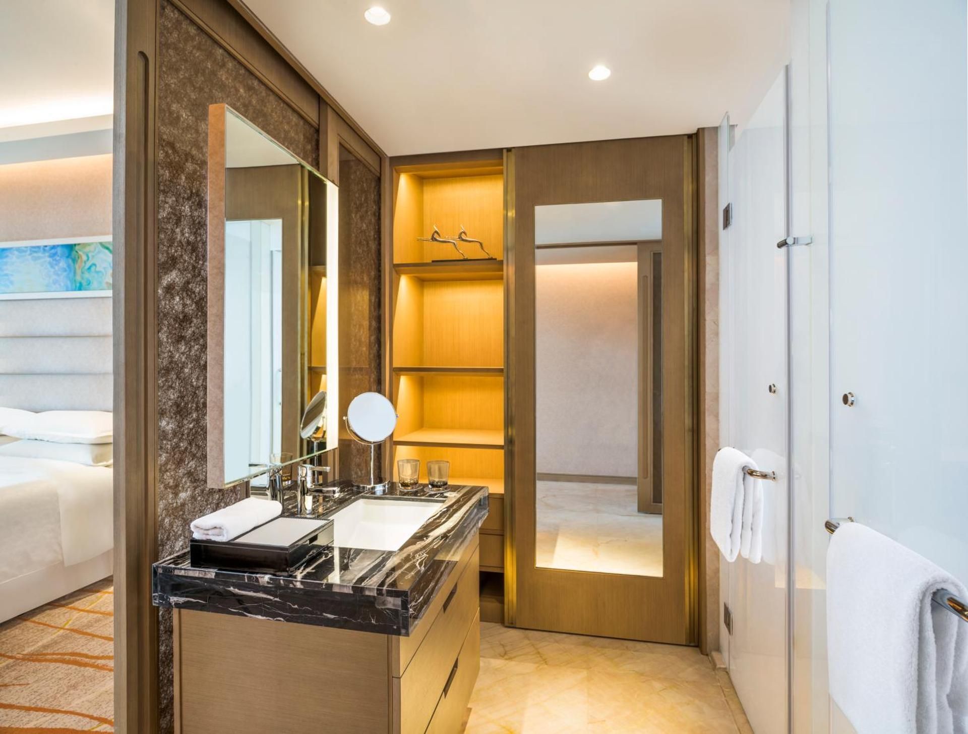 Guest Room, 2 Twin, City View