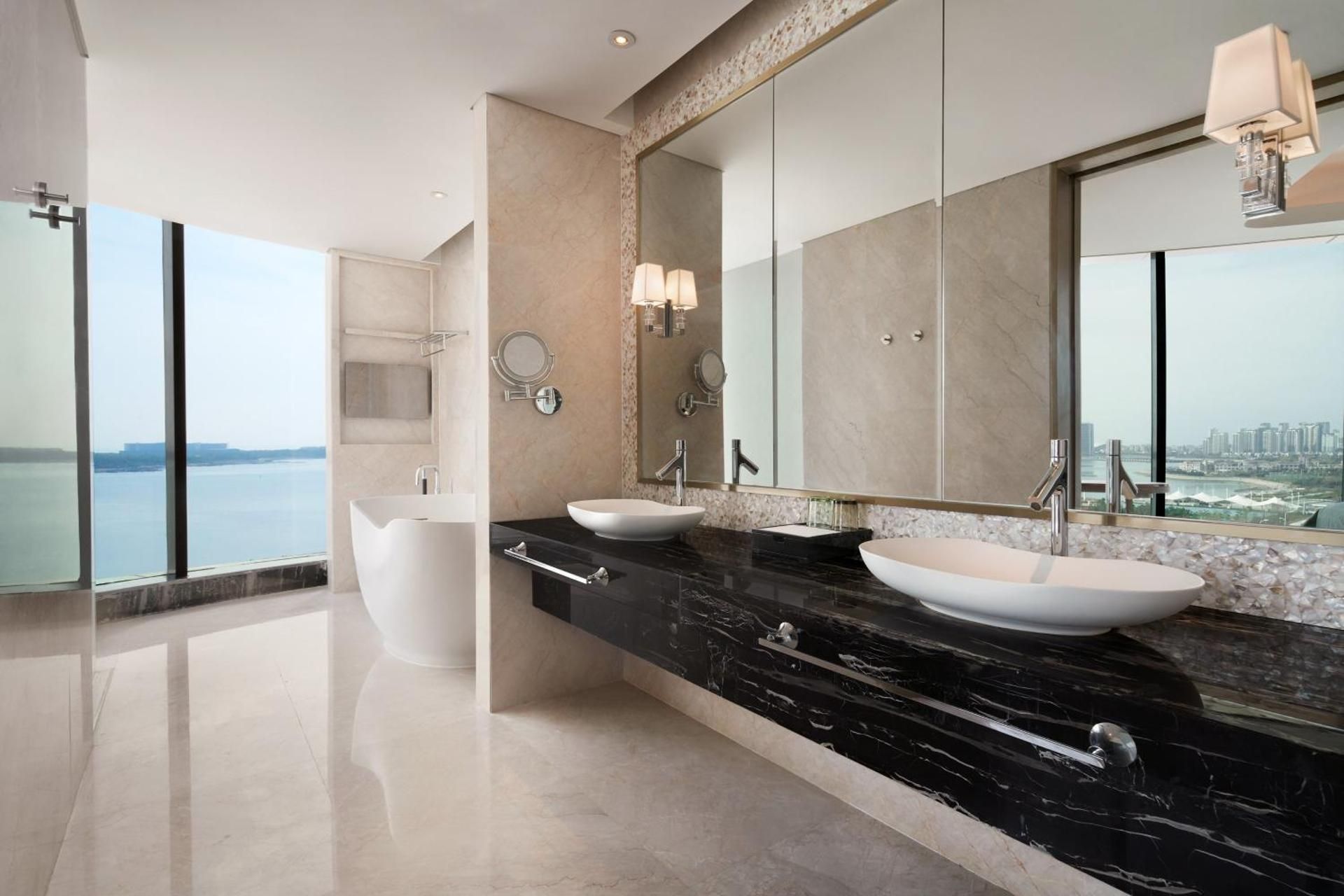 Premier Sea View Suite, Club level, 1 King, Tangdao Bay view