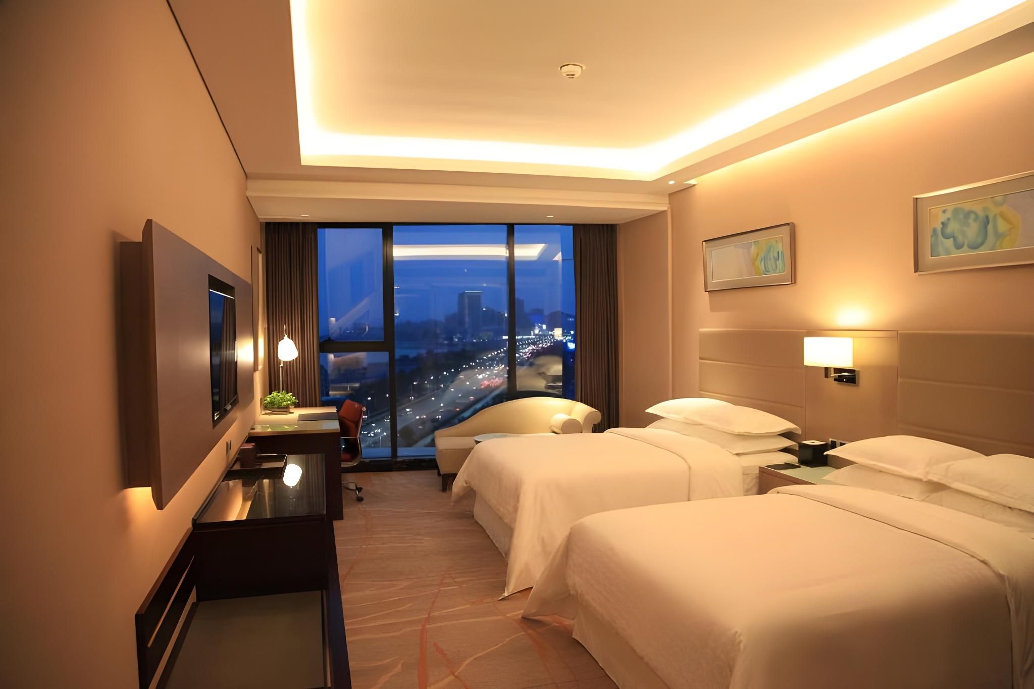 Guest Room, 2 Twin, City View
