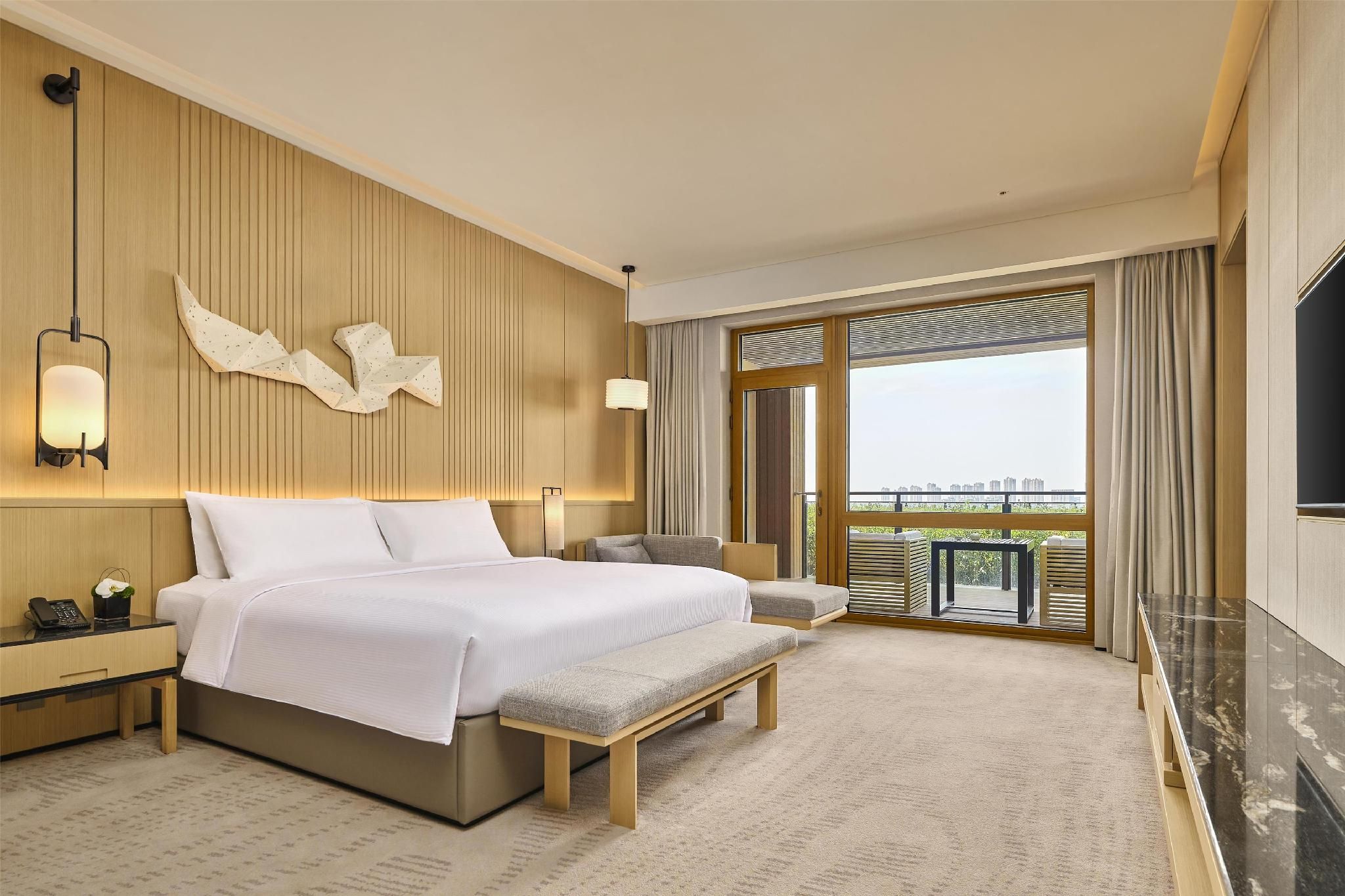 KING PREMIUM SUITE WITH BALCONY