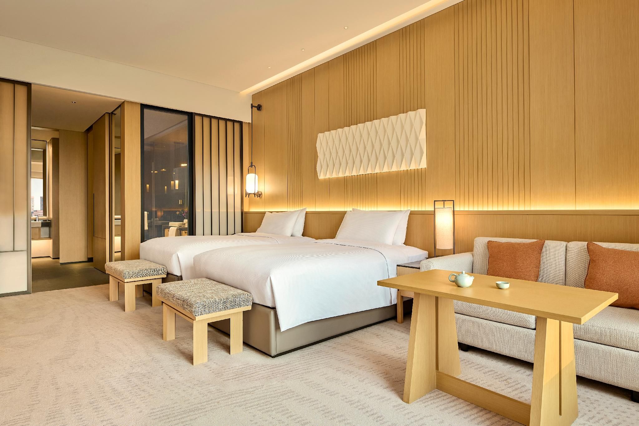Twin guest room