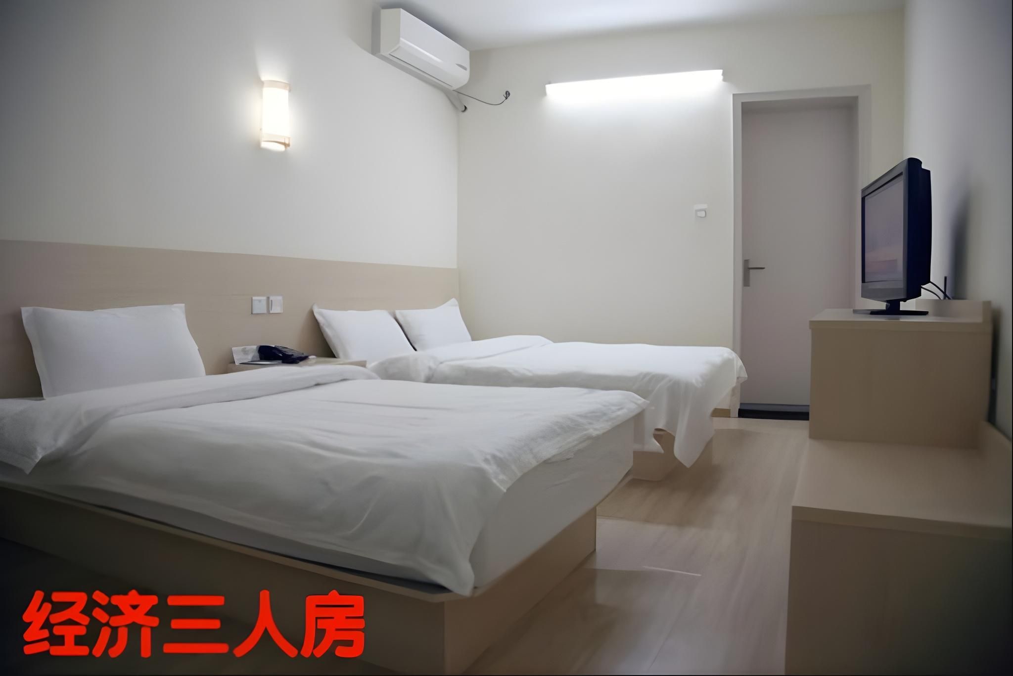 Economy Triple Room