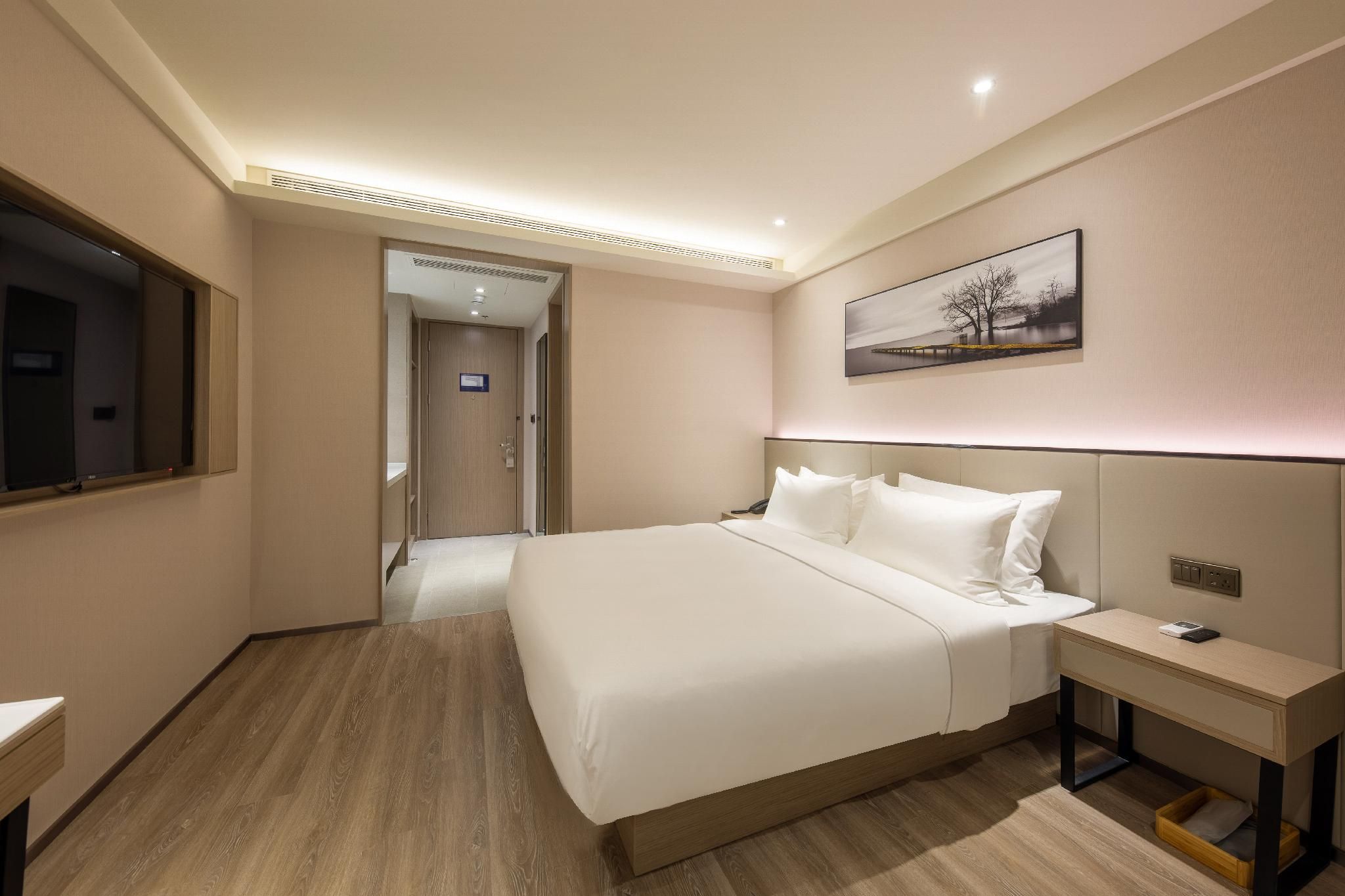 Huazhu - Room With Bed