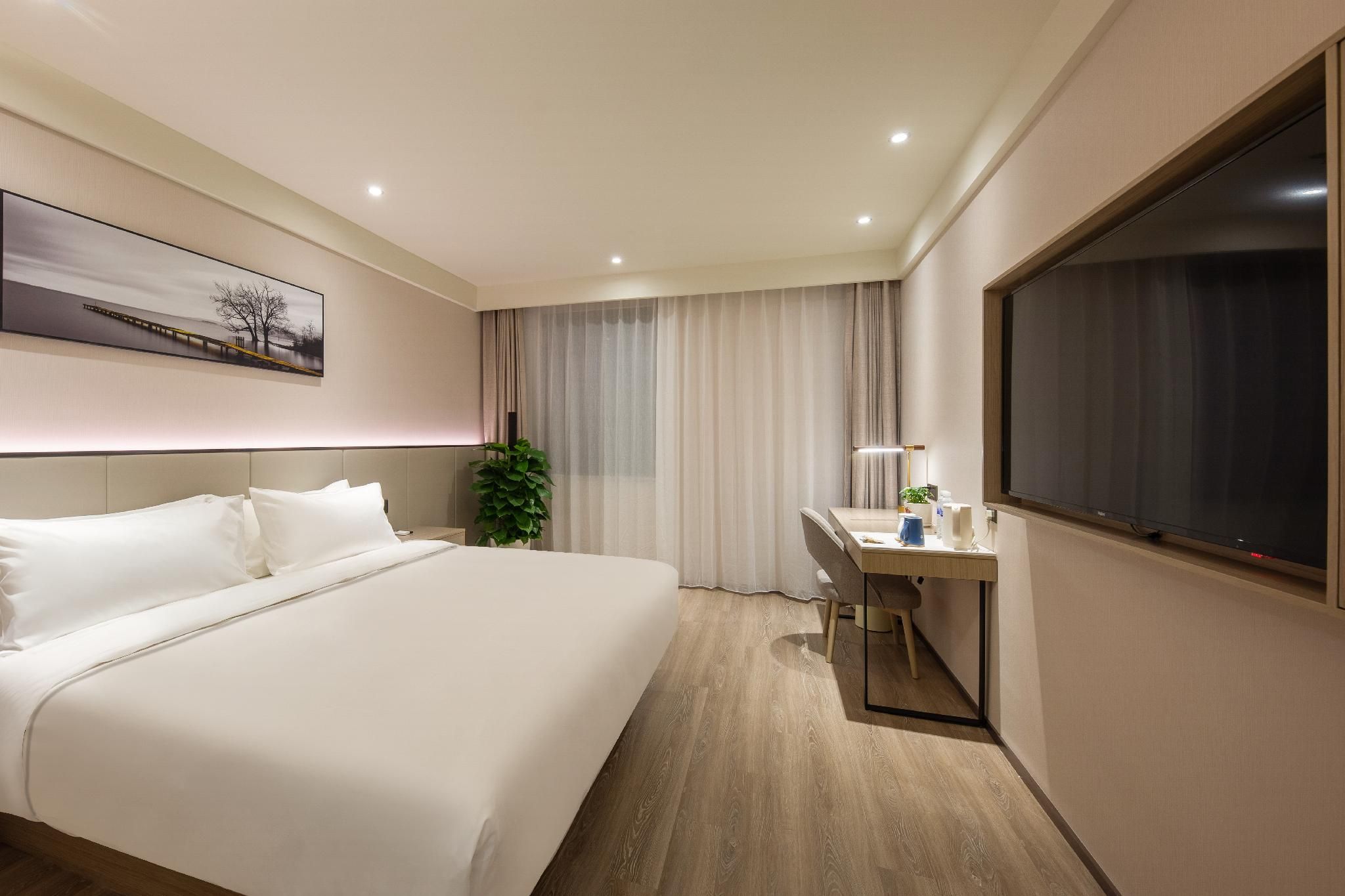 Huazhu - Room With Bed