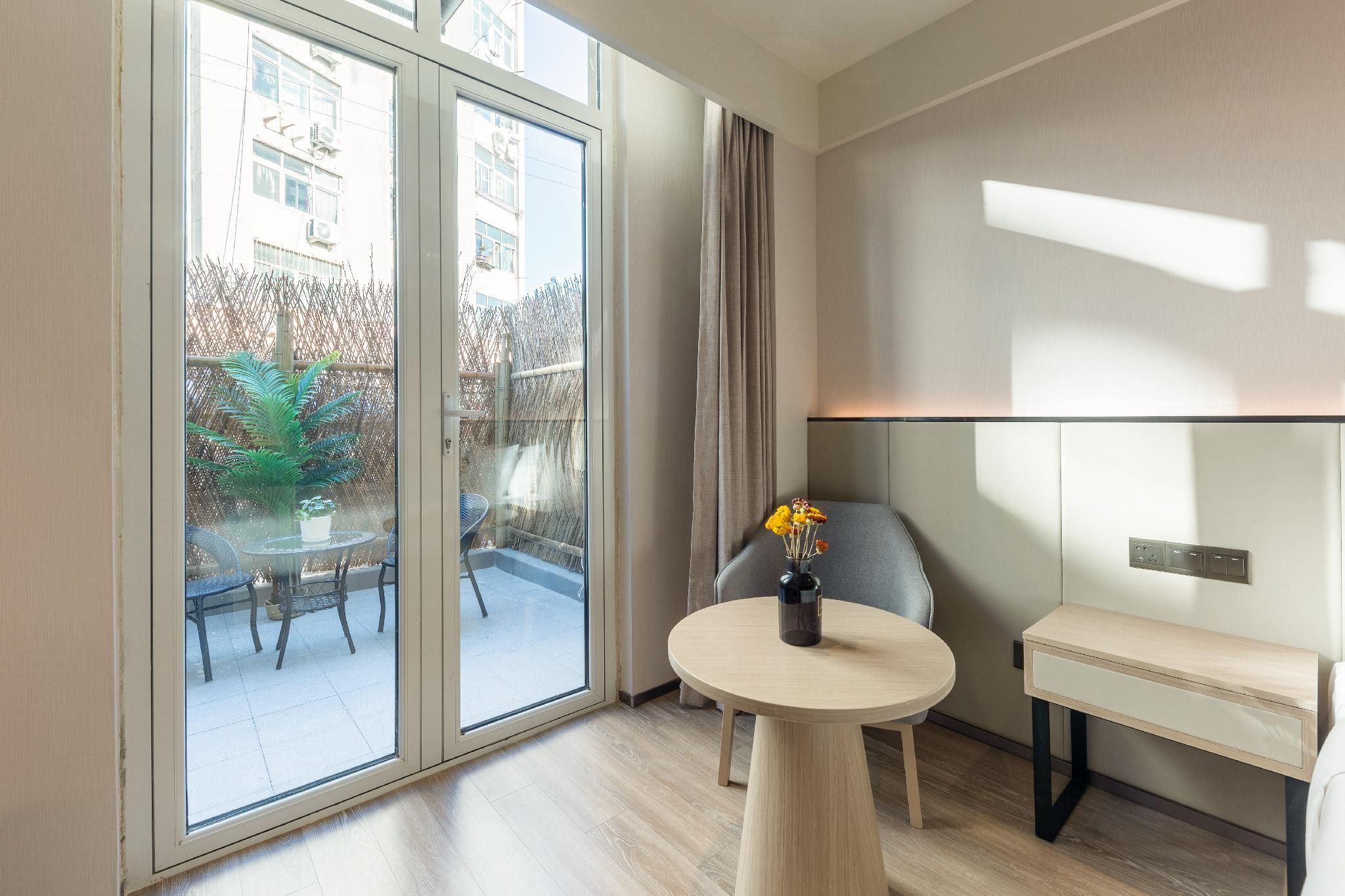 Huazhu - Room With View