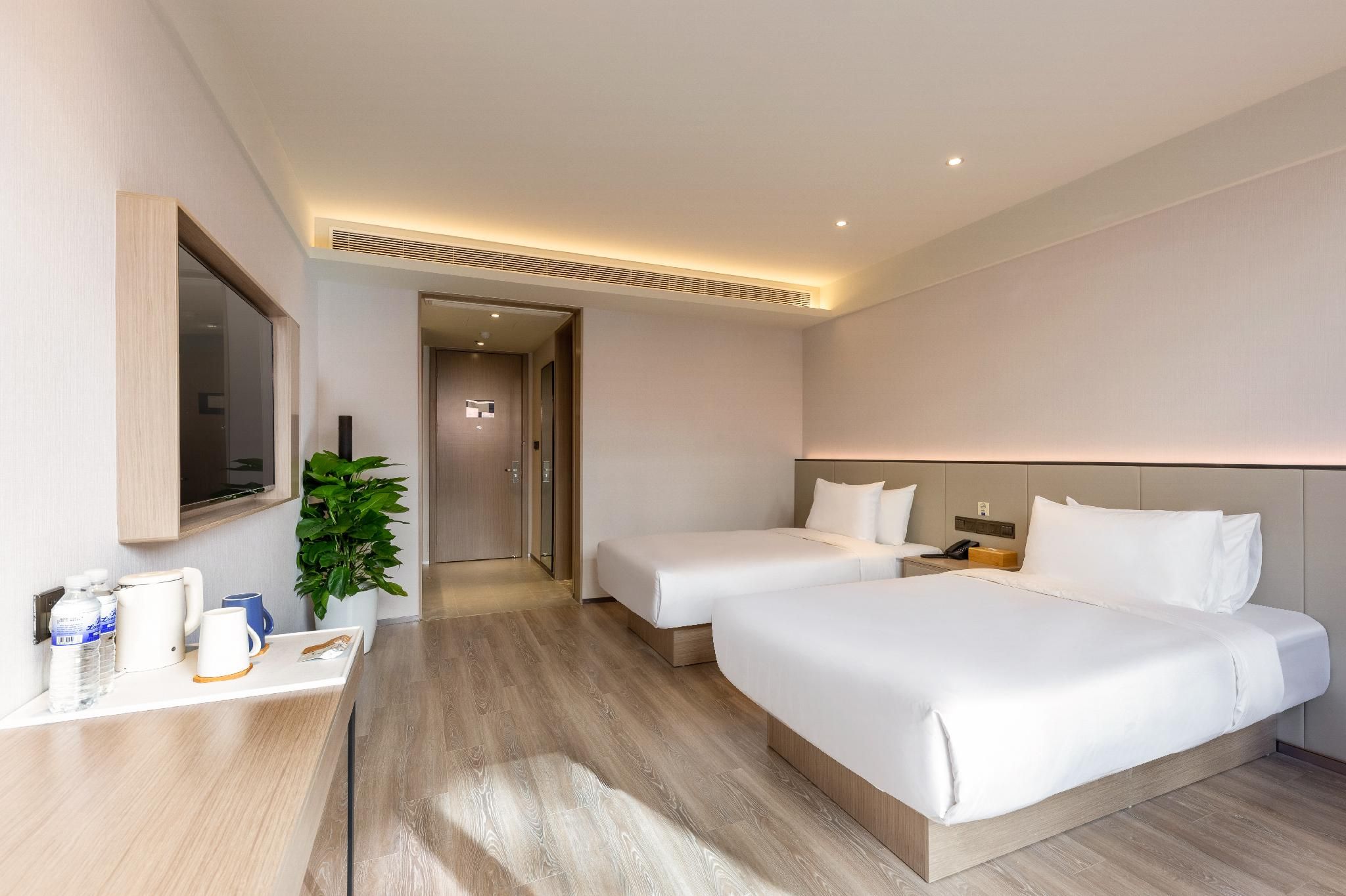 Huazhu - Twin Room With View