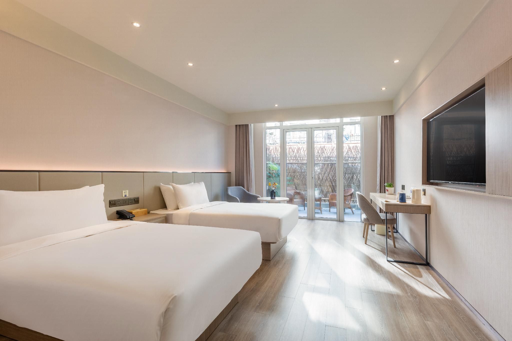 Huazhu - Twin Room With View