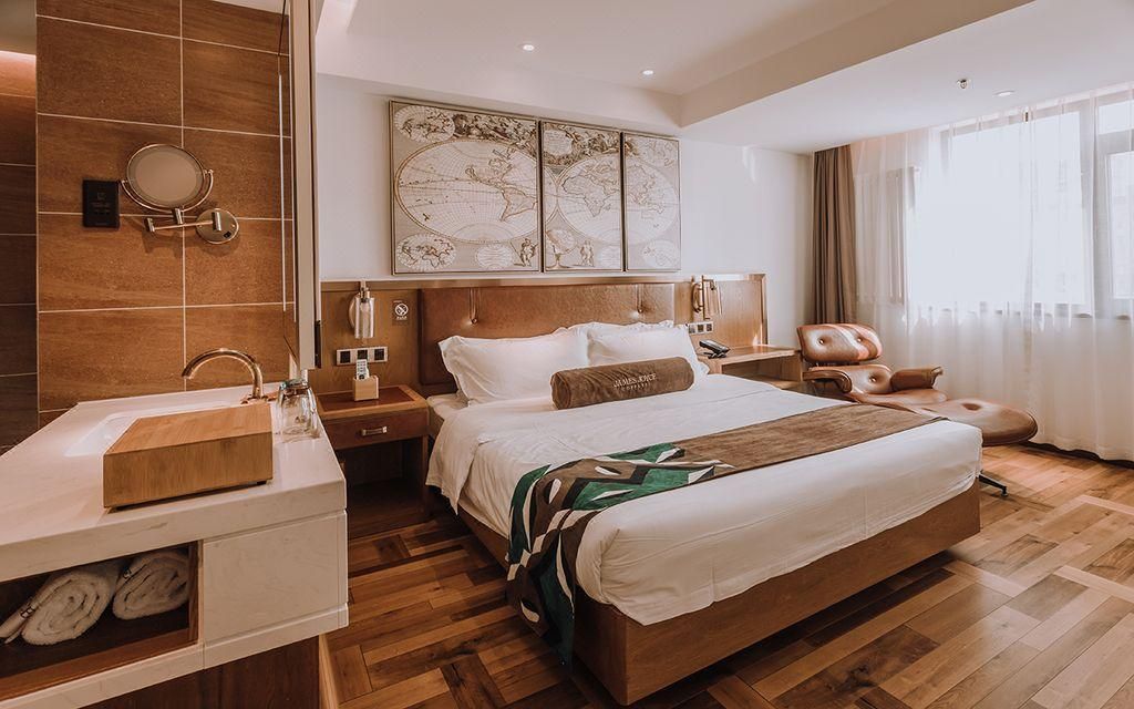 Business Queen Room