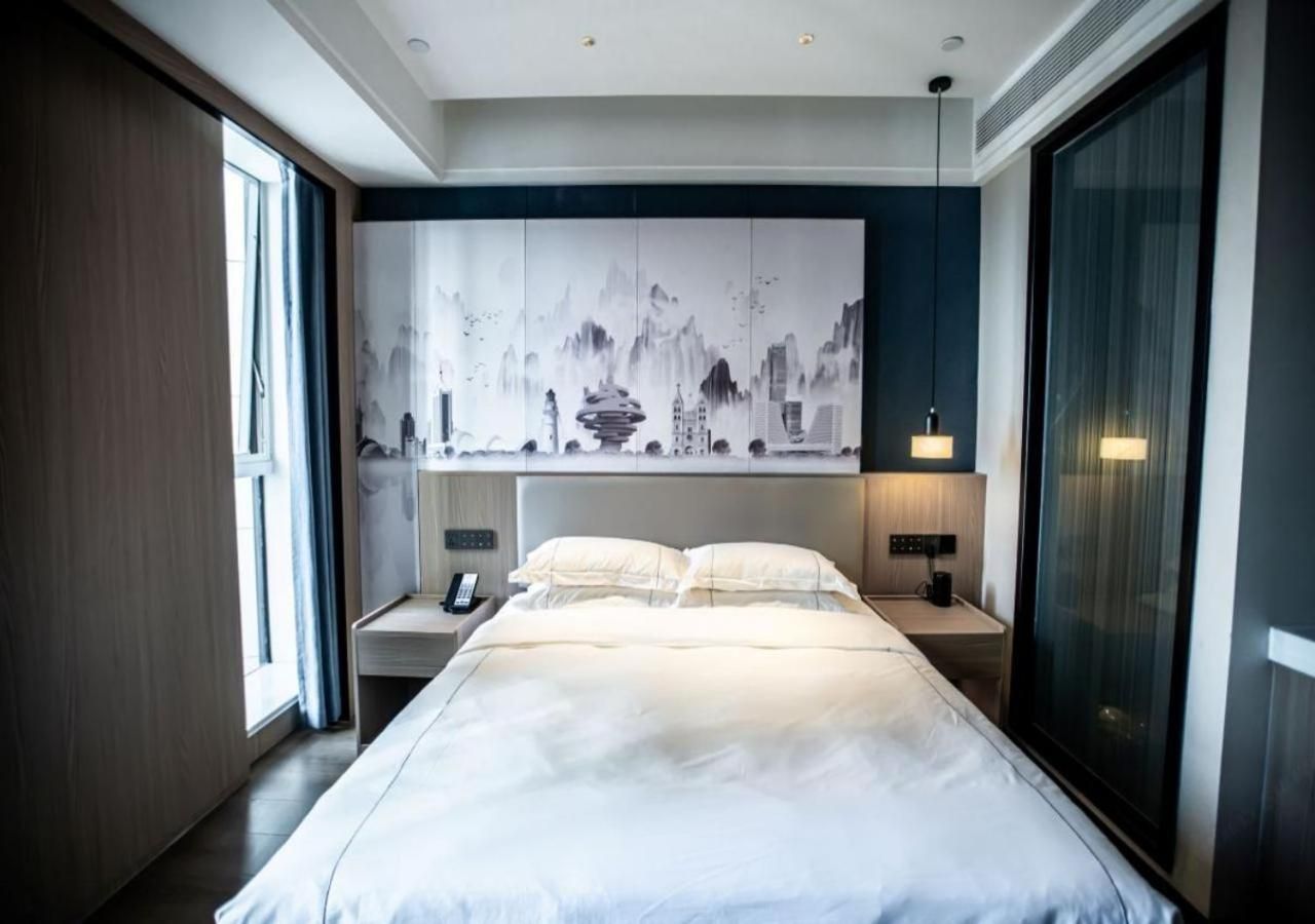 1 King Bed, Non-Smoking