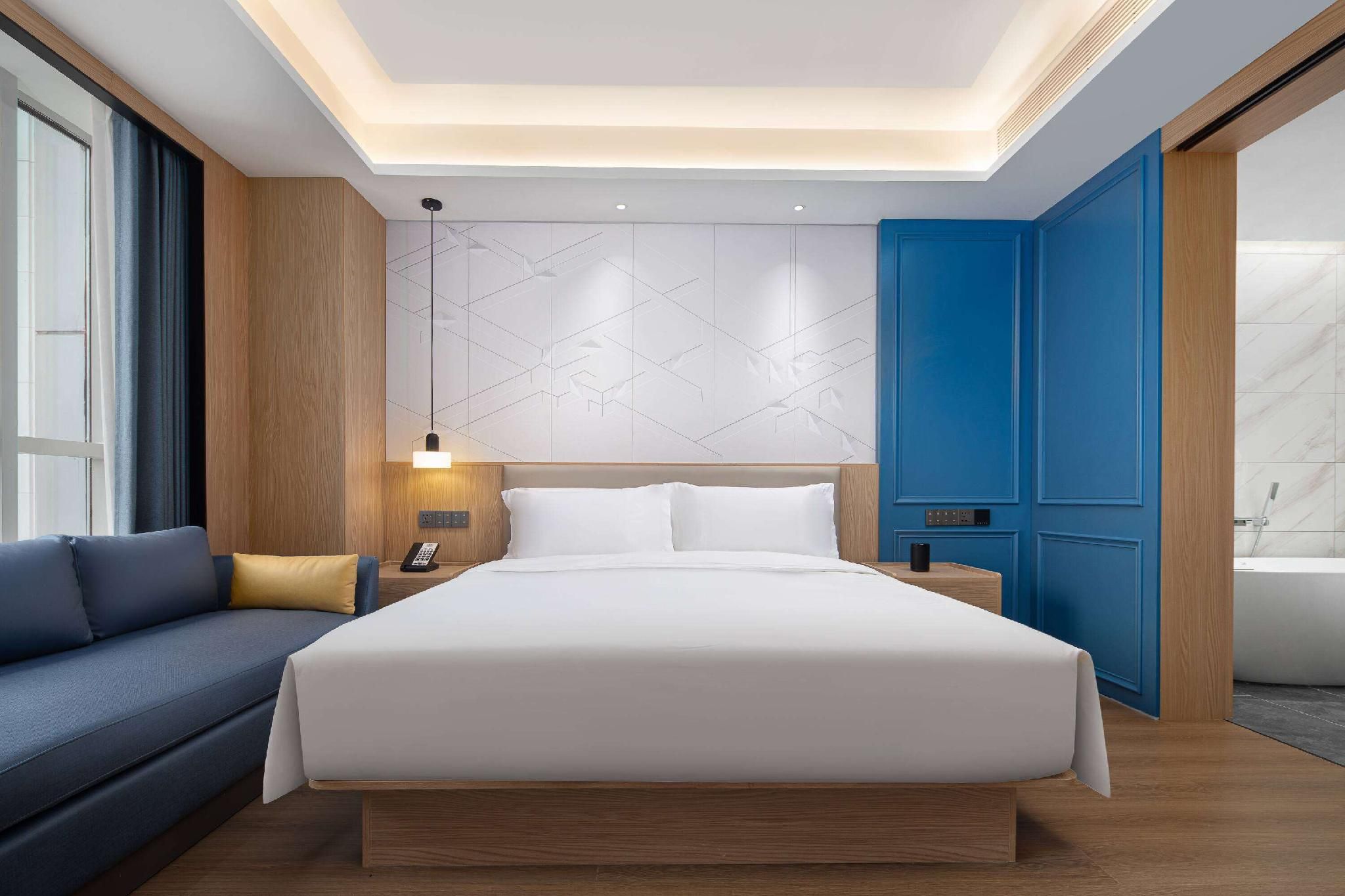 1 King Bed, Suite, Non-Smoking