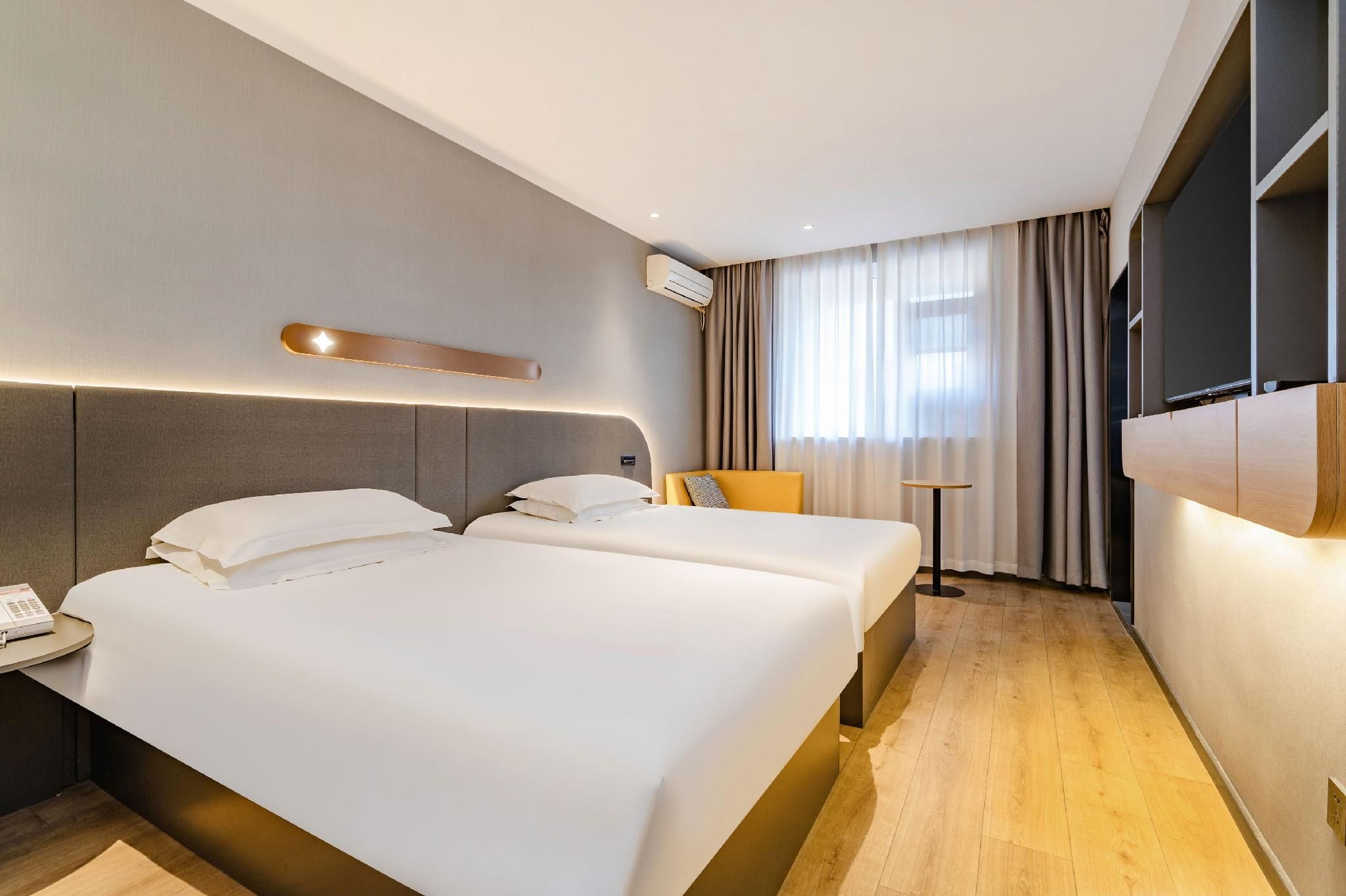 WH - Deluxe Bed Room