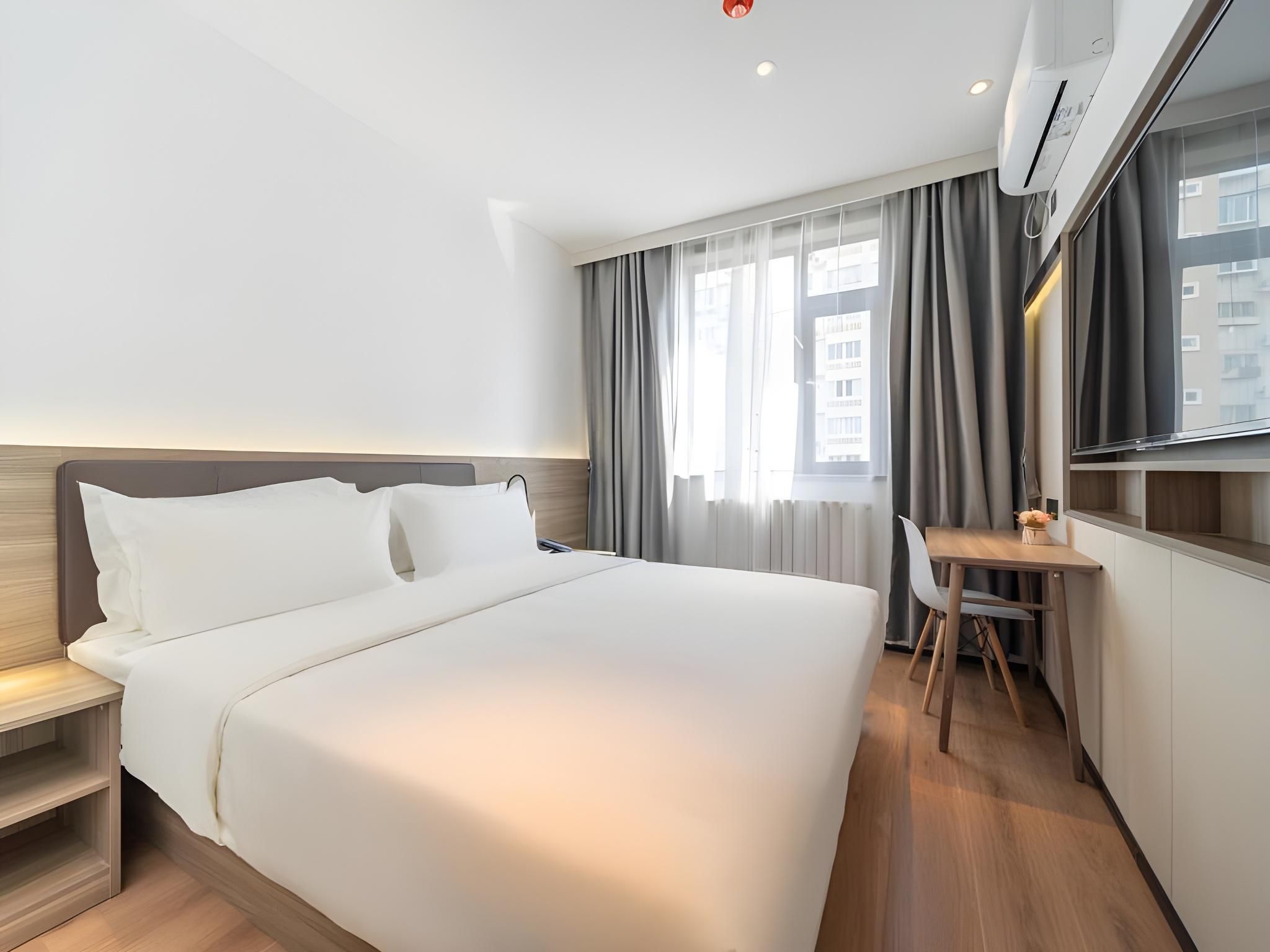Huazhu - Room With Bed