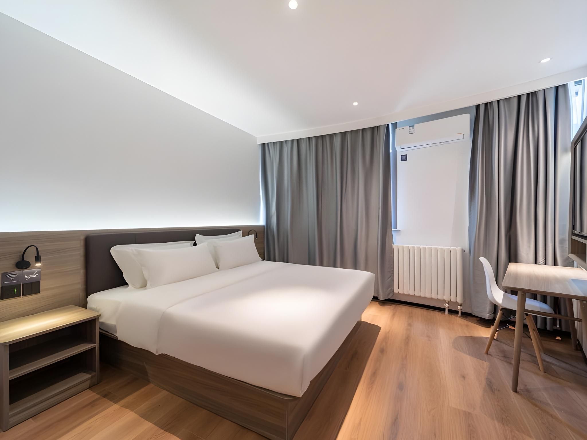 Huazhu - Deluxe Bed Room