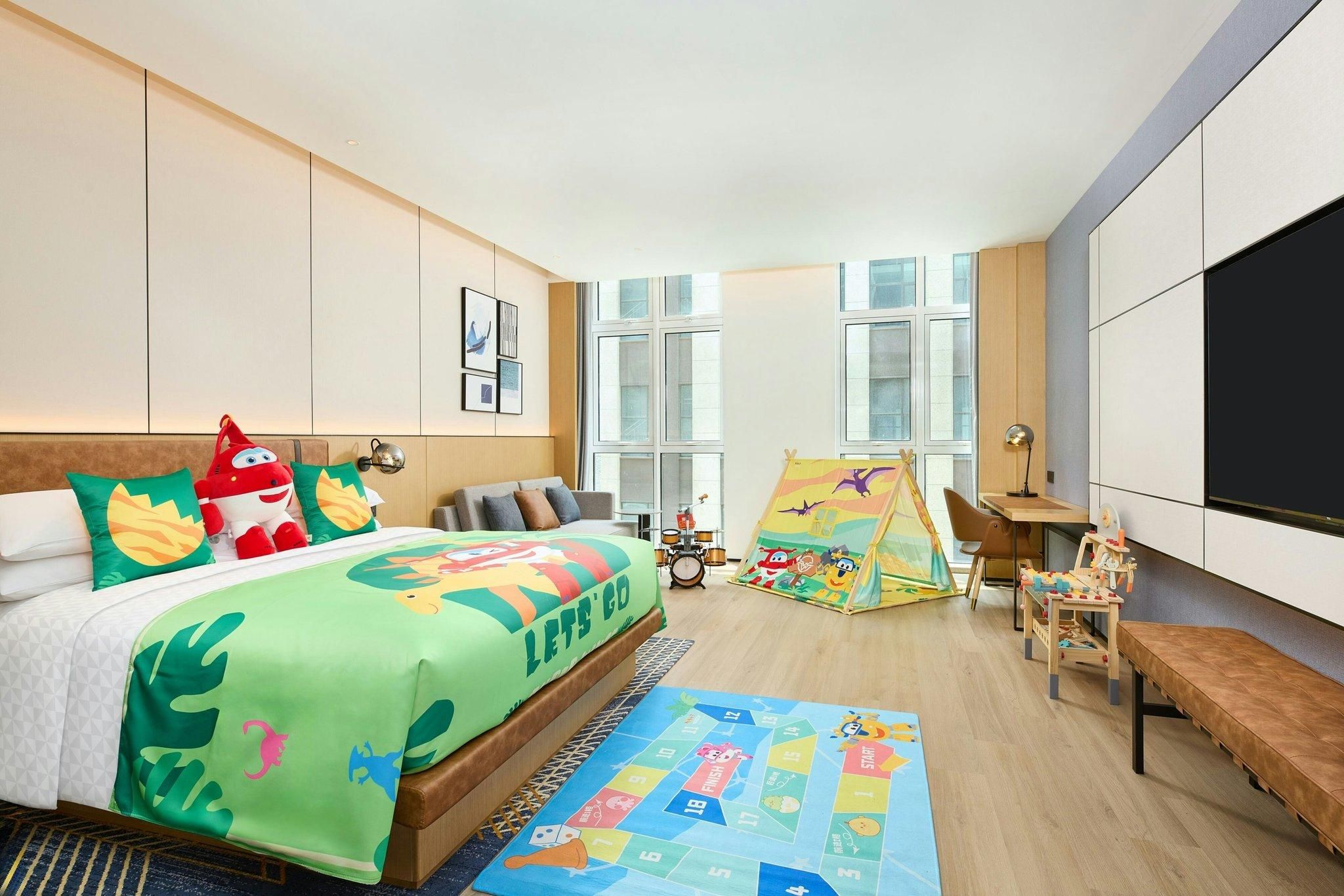 Family King Room, Guest room, 1 King, City view, High floor