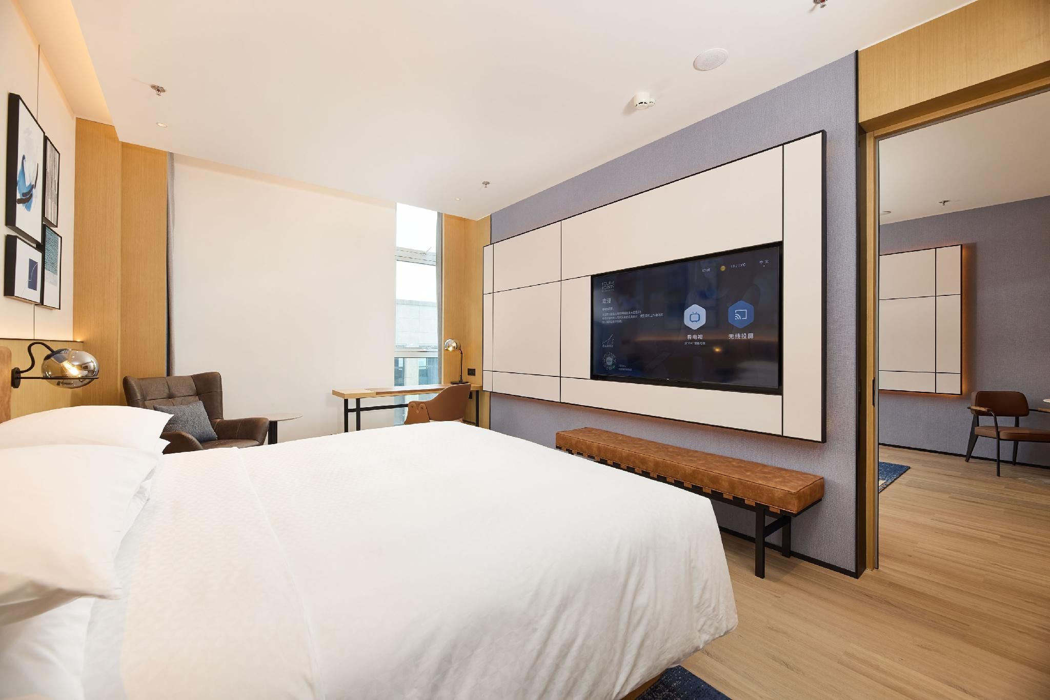 Executive Suite, 1 Bedroom Suite, 1 King, City view