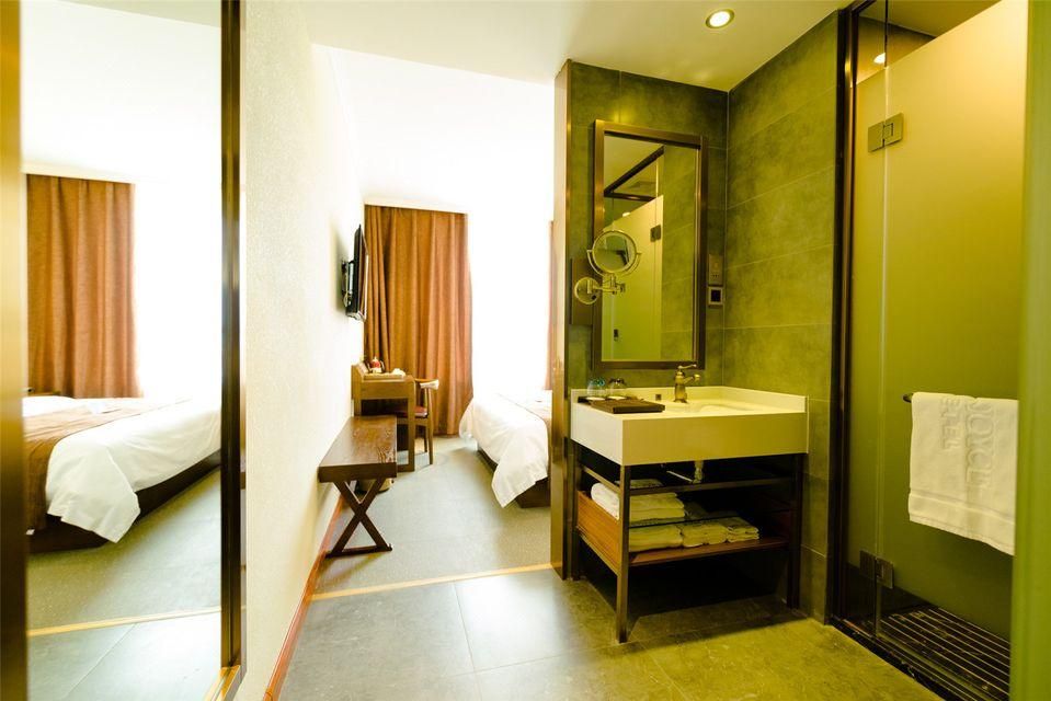 Queen Room