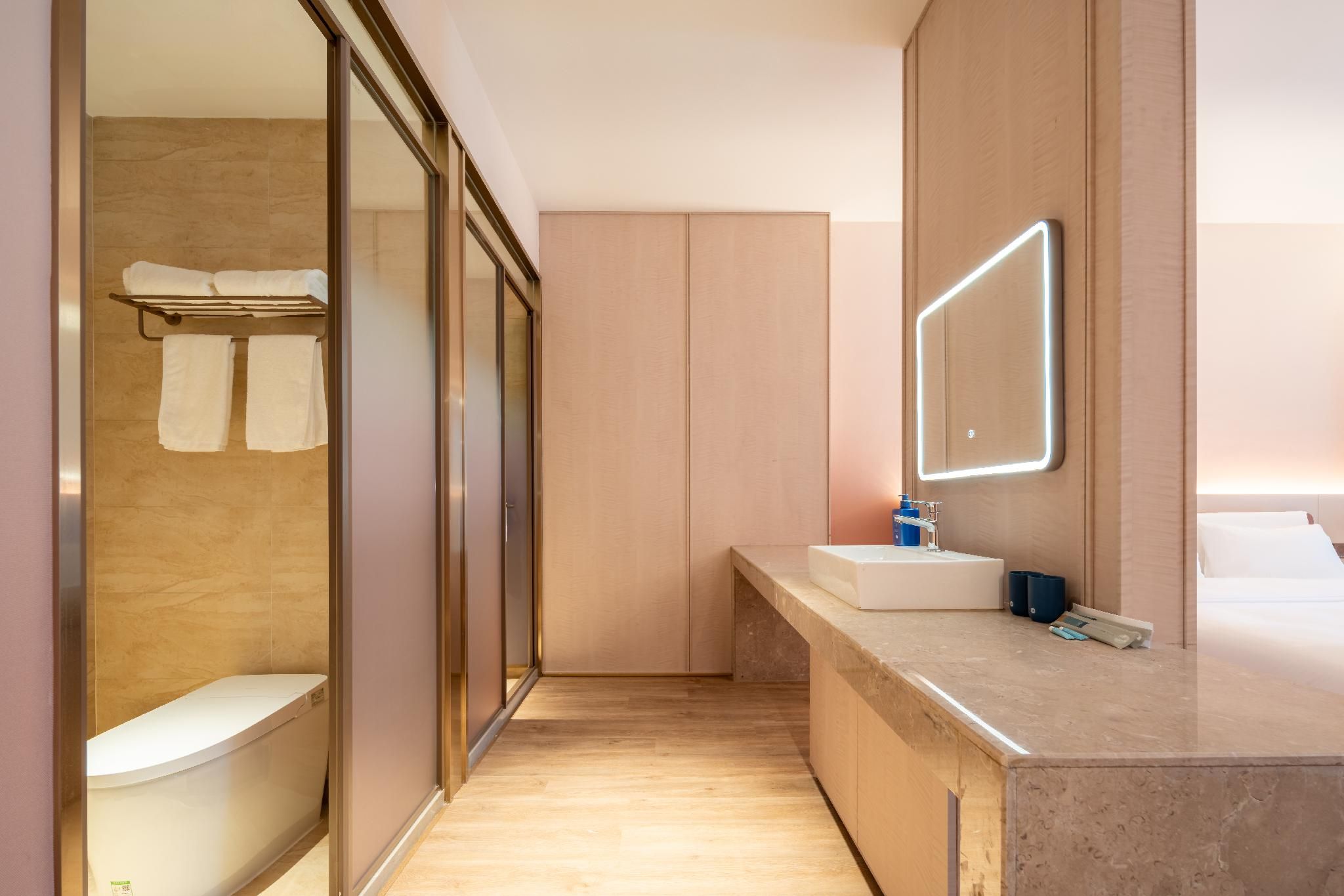 Huazhu - Suite With Twin Bed