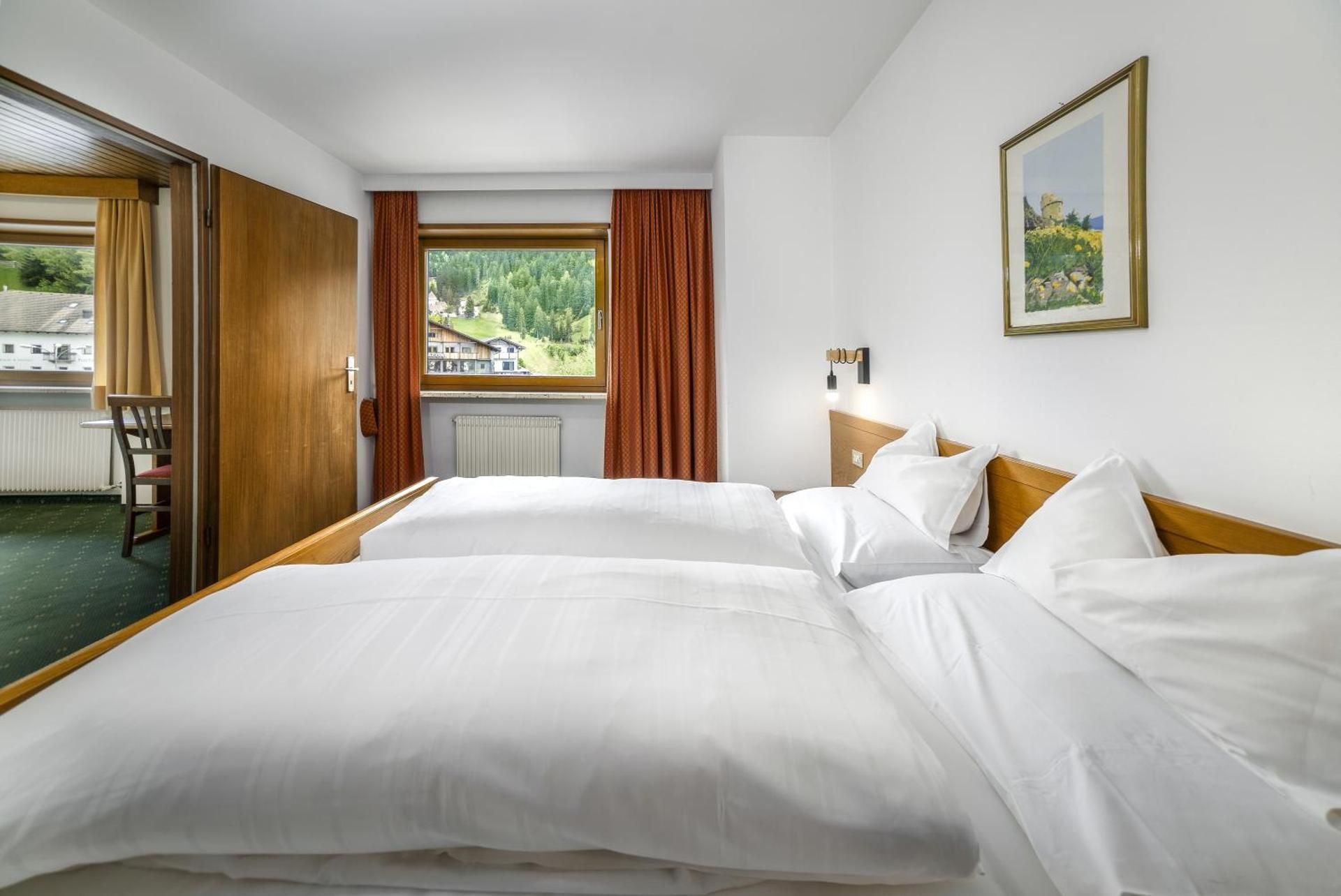 Apartment with Mountain View