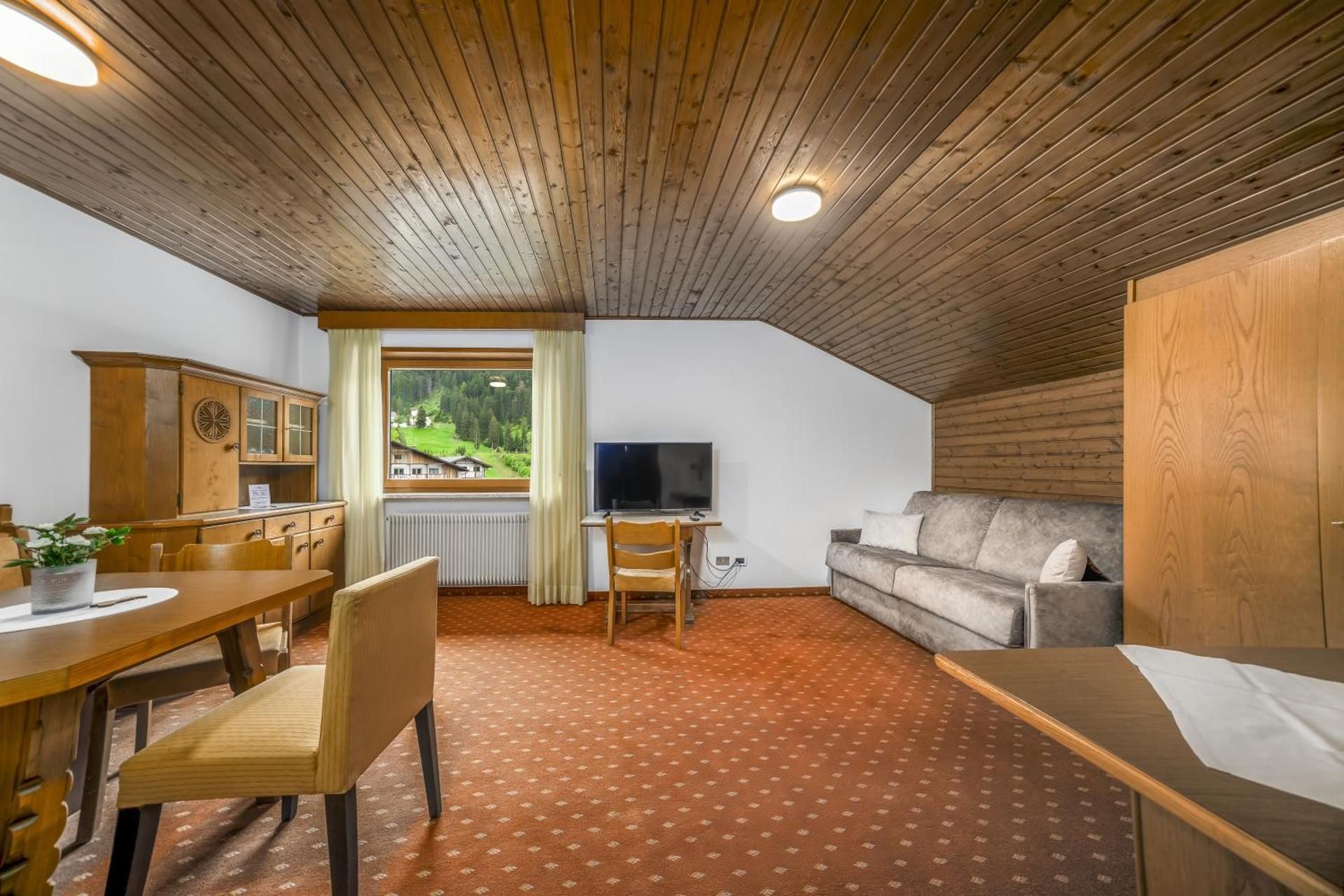 One-Bedroom Apartment (5 Adults)