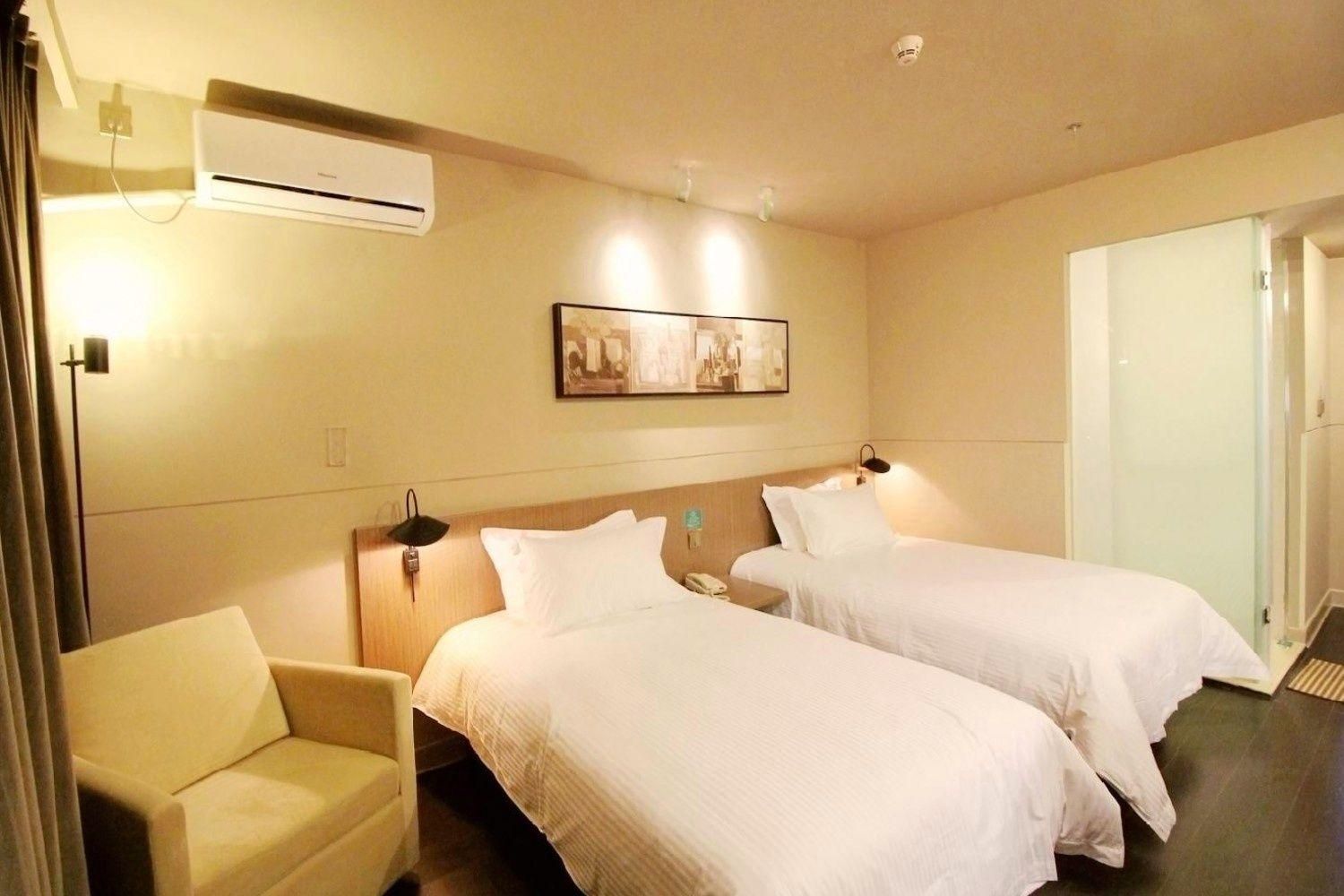 Business Standard Room B