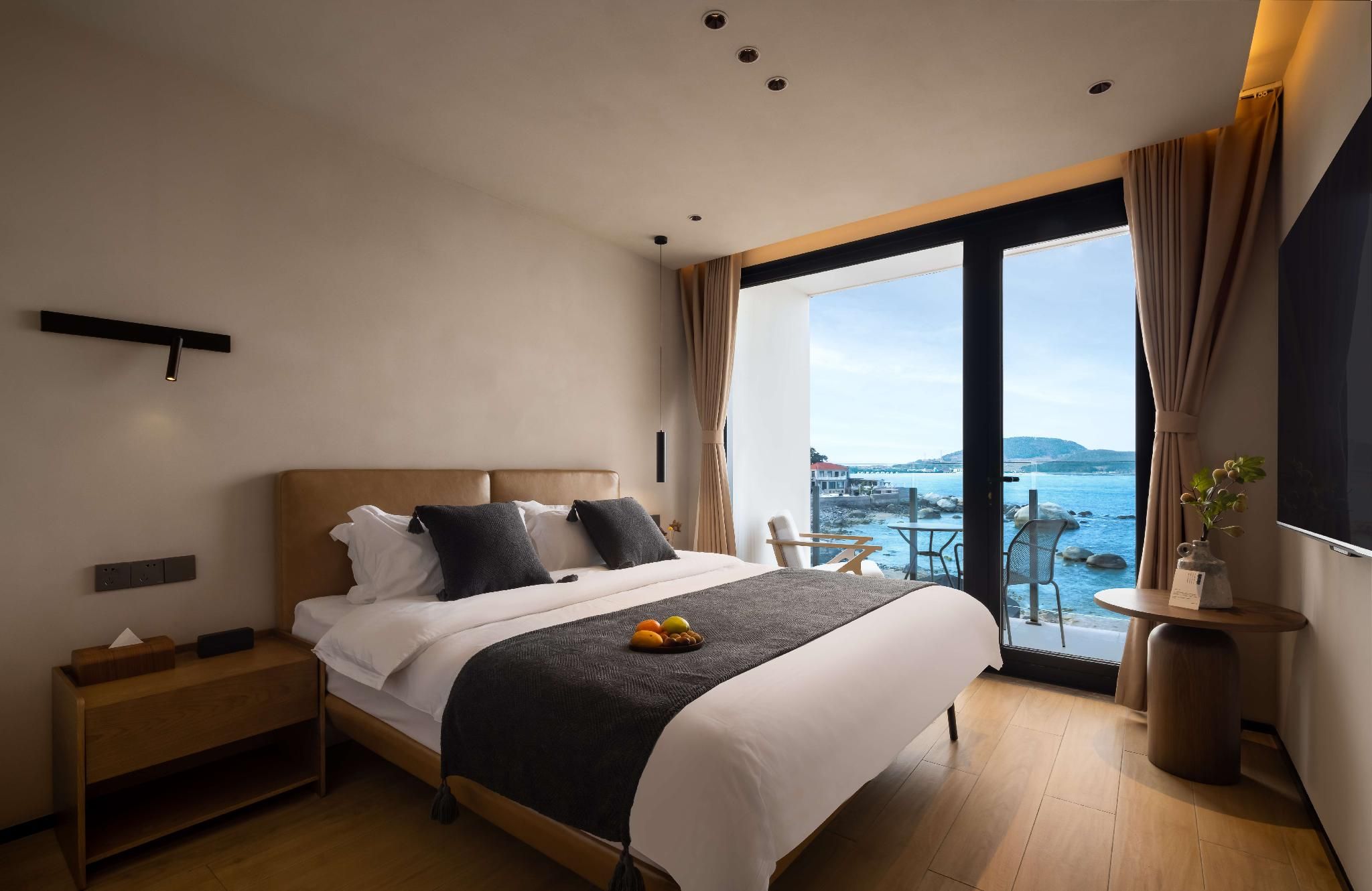 GTR - Guest Room with One 1.8M Bed