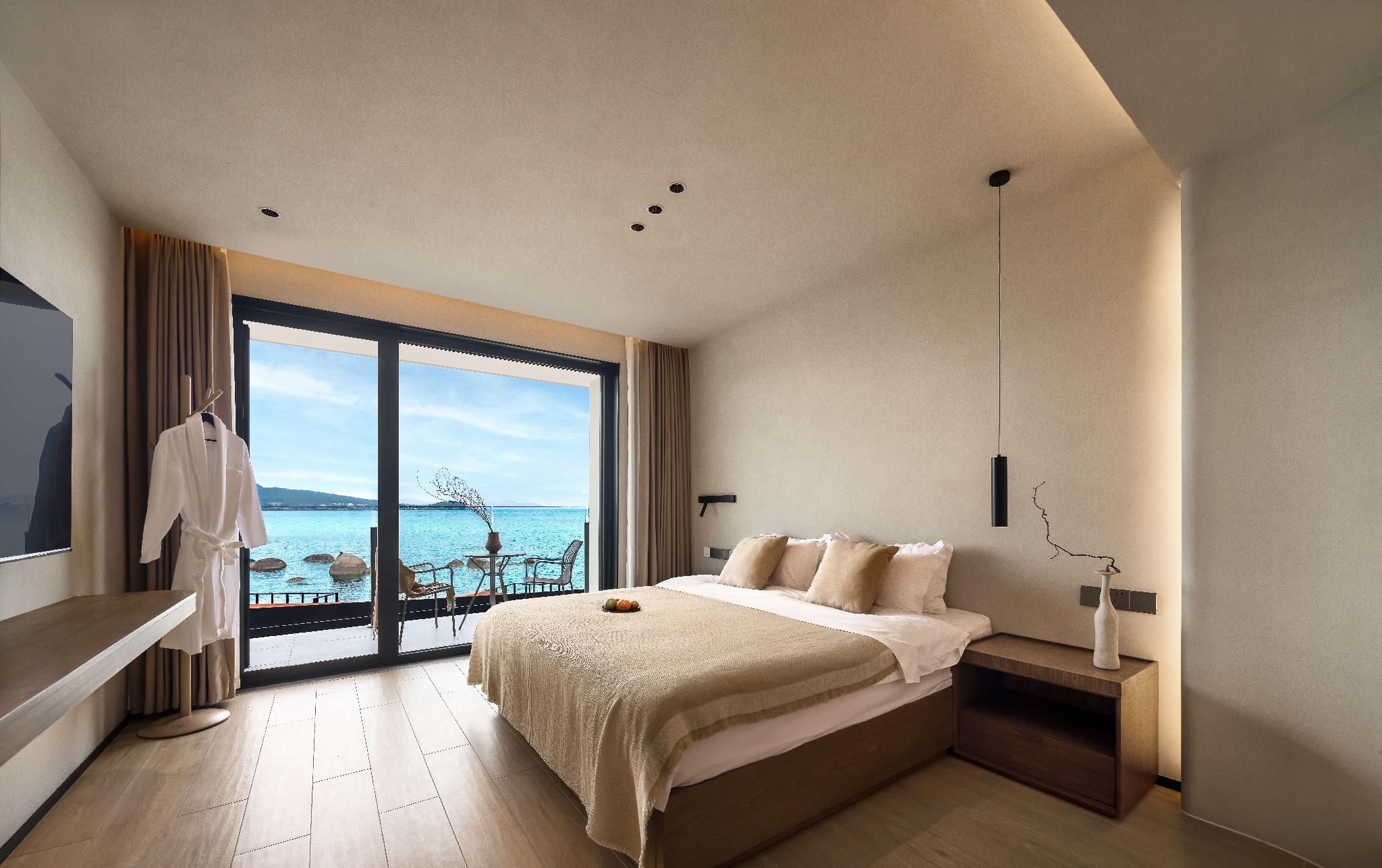 Suite with Balcony - Non-Smoking
