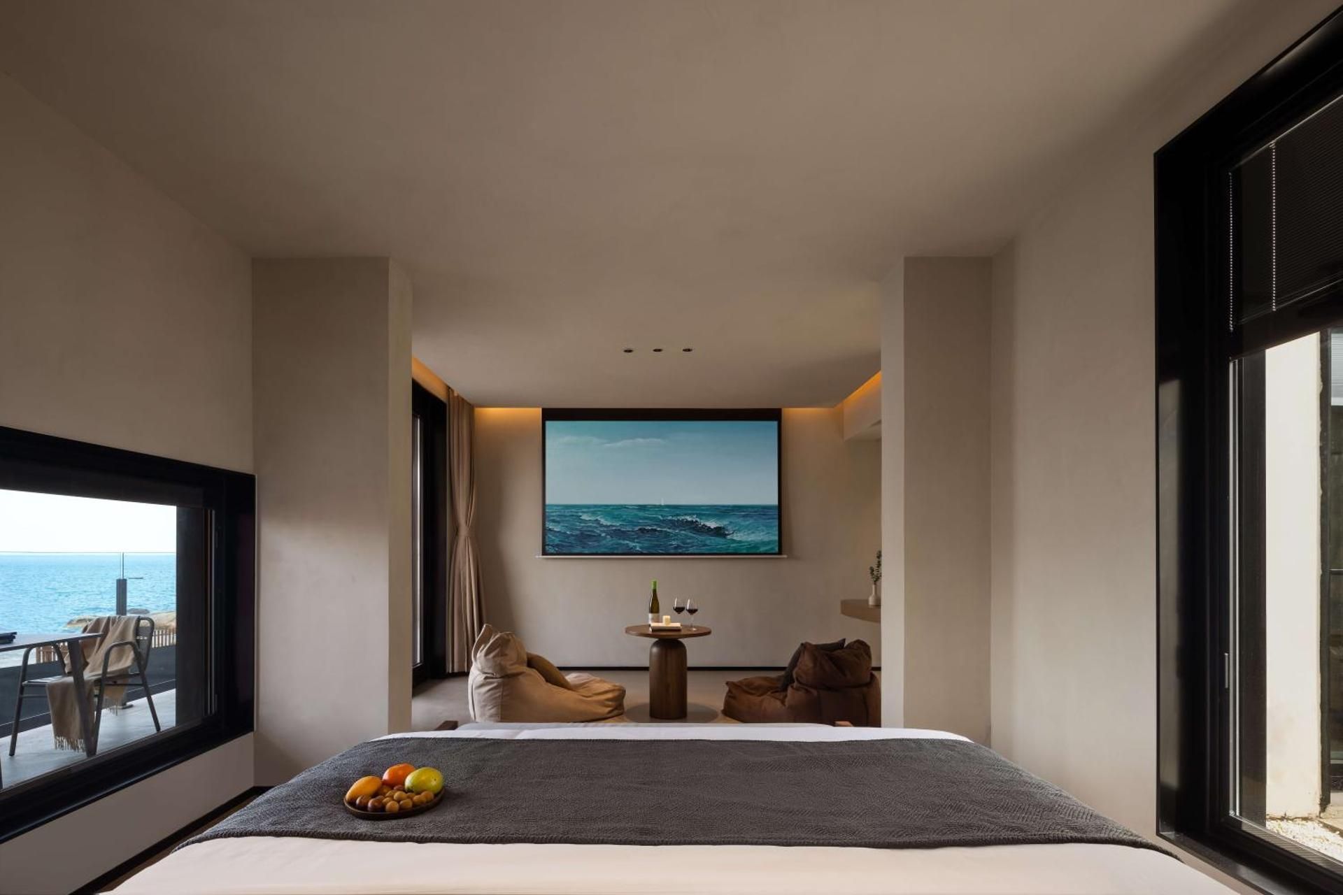 Balcony Courtyard Sea View Room- Mubai