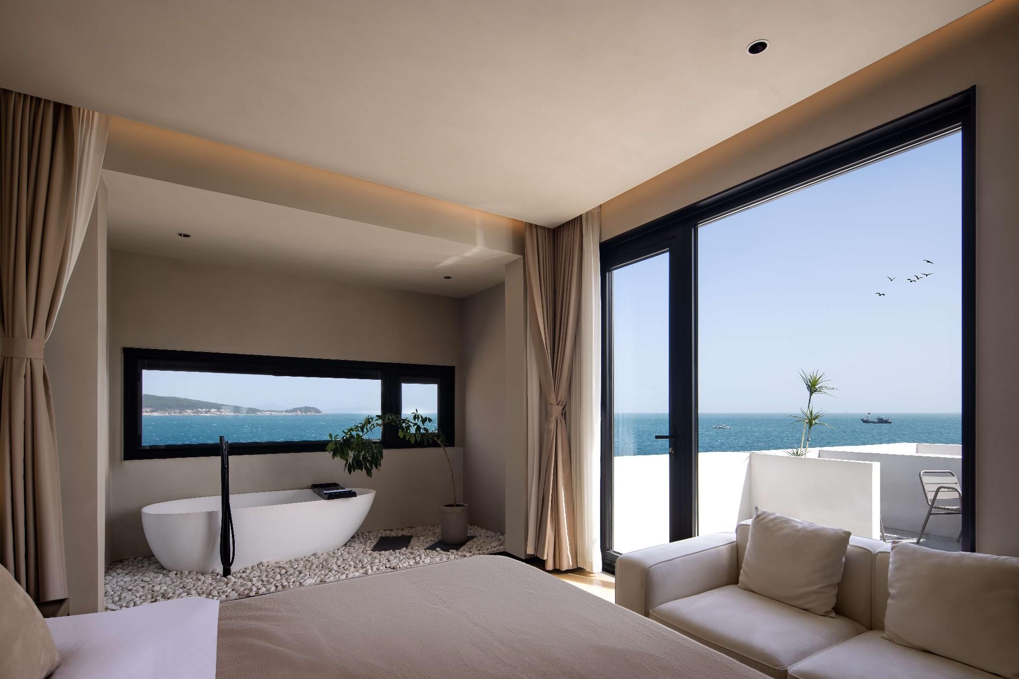 Guest room, Queen